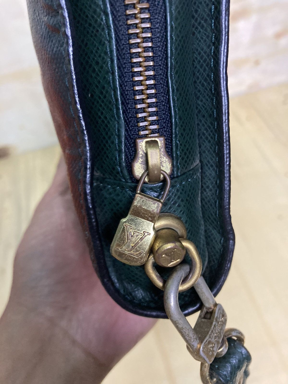 Louis Vuitton Taiga Baikal V I 0919 Clutch Bag - 5