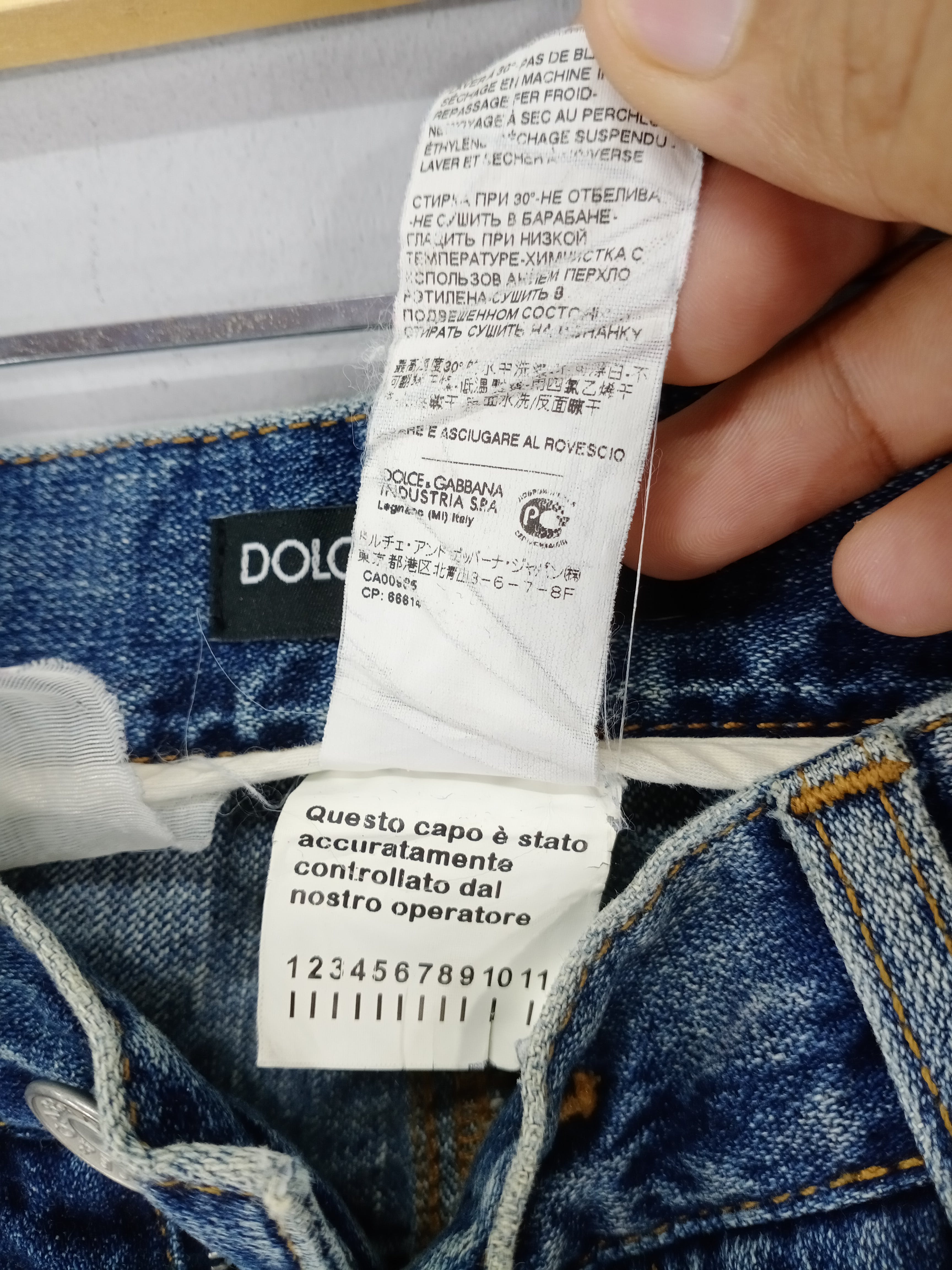 💥RARE💥Dolce Gabbana Medium Wash Distressed Jeans - 6