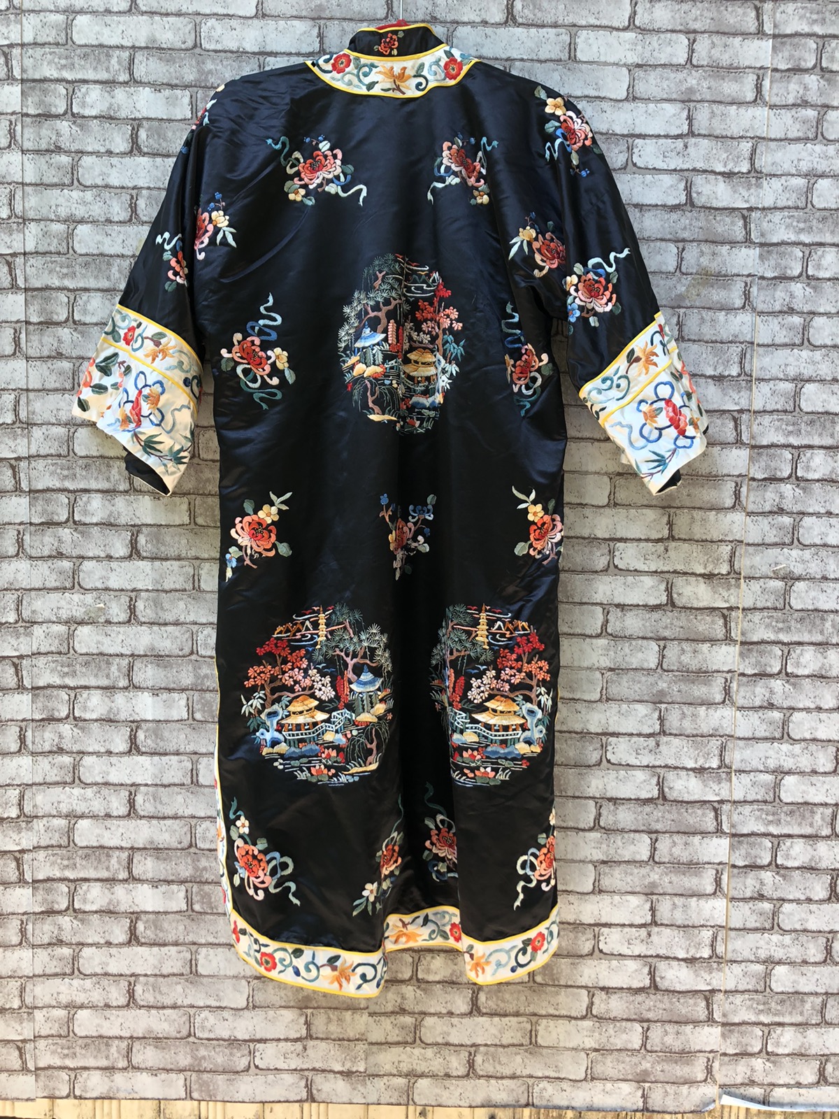 Japanese Brand - Vintage Kimono Embroidered design - 2