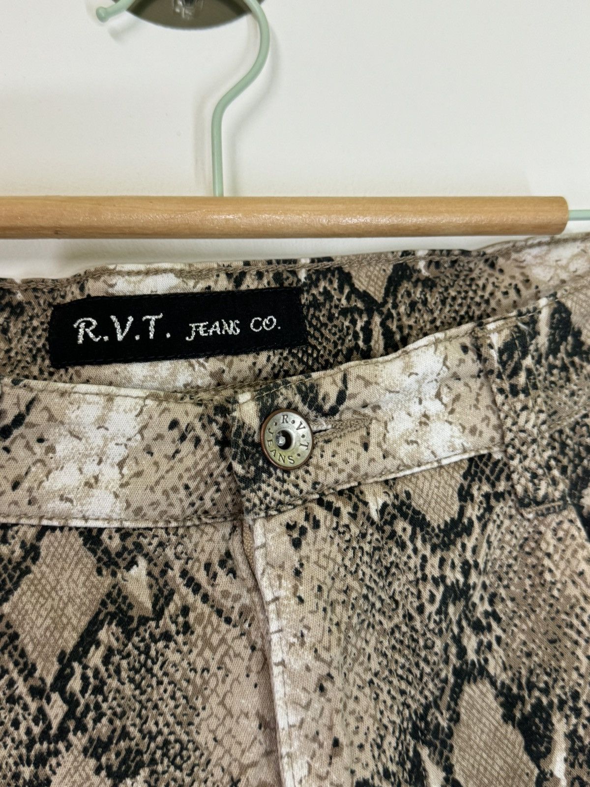 RVT Snake Design Full Print Pants - 7