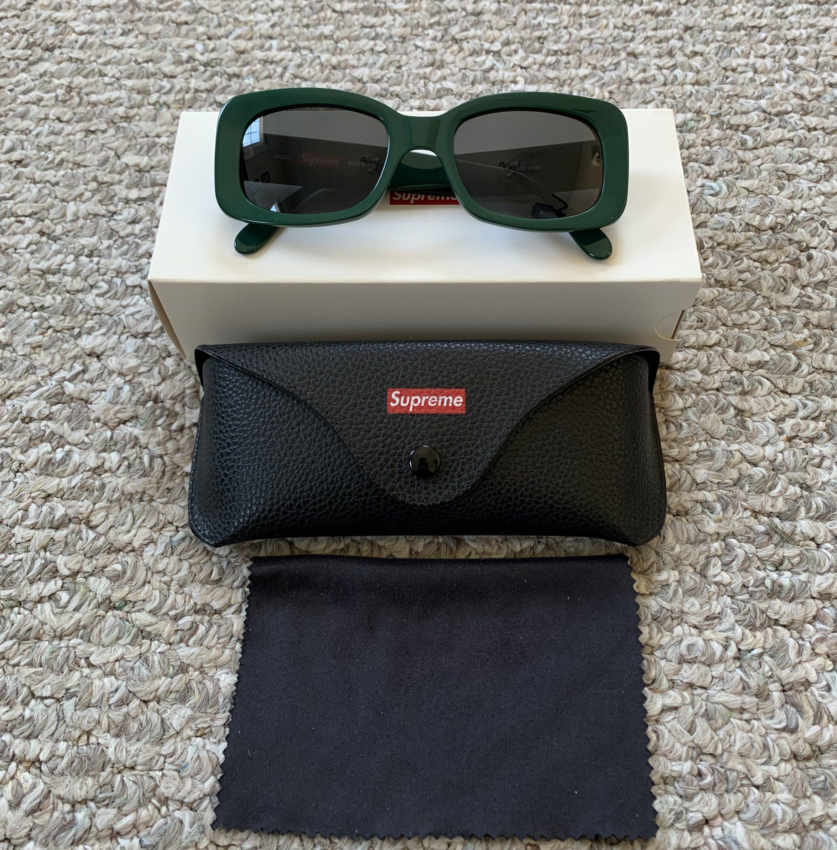 S/S 2016 Supreme Moda Sunglasses w/case - 9