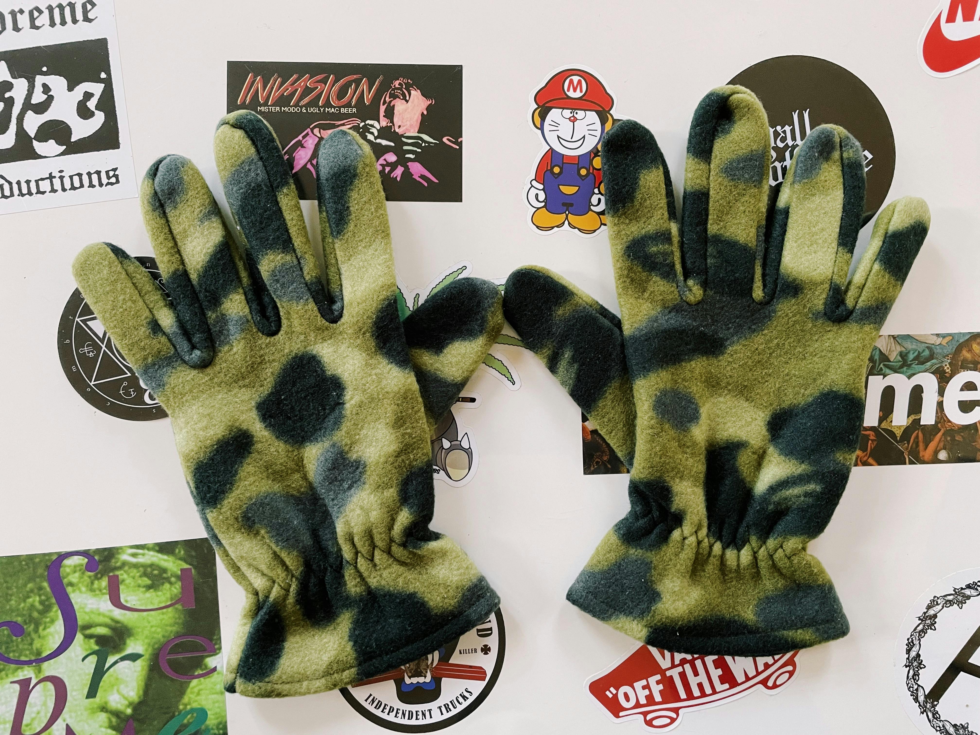 Vintage 2005 Bape A Bathing Ape Fleece Camo Gloves - 1