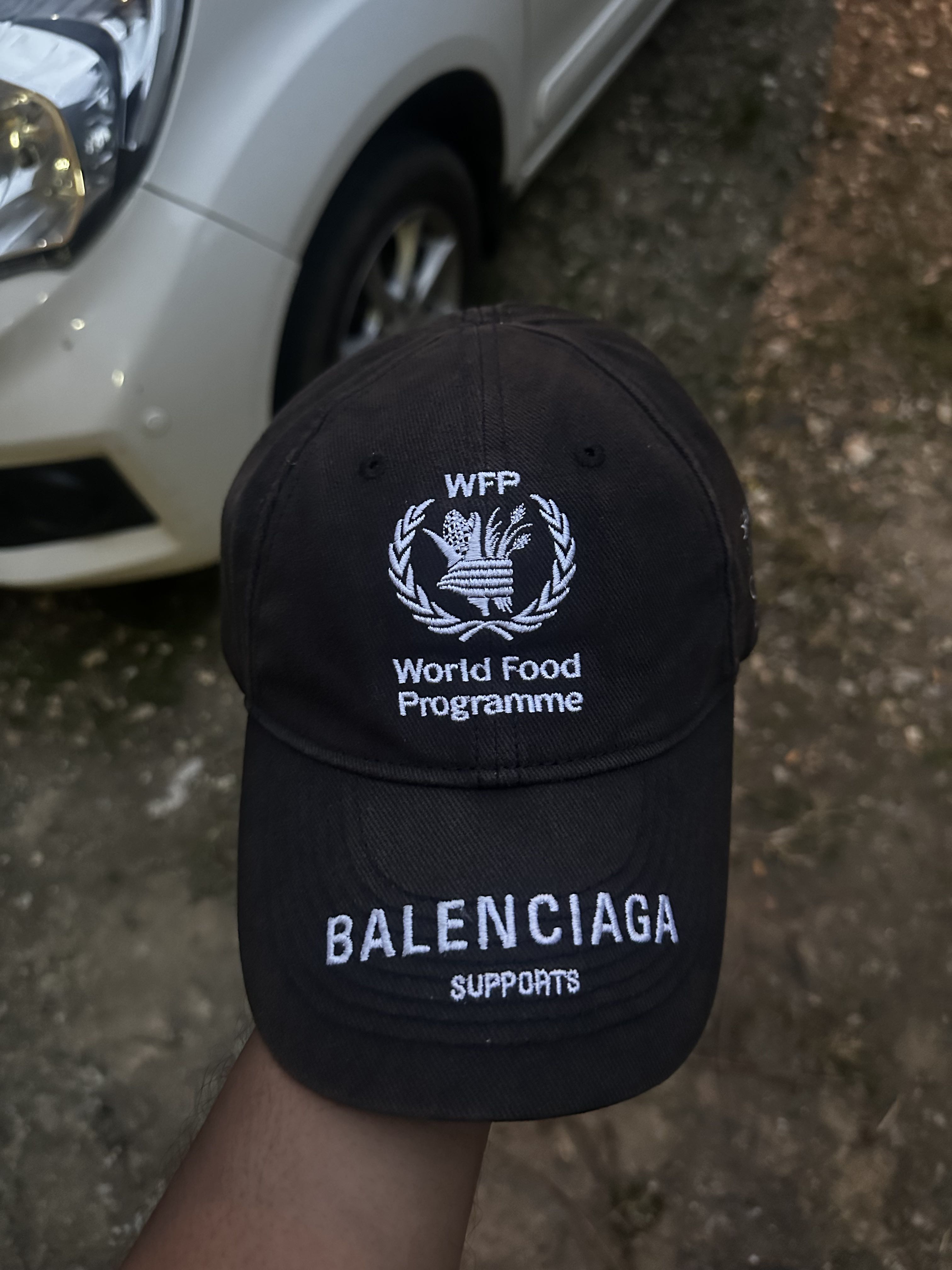 BALENCIAGA Balenciaga Support World Food Programme Hat