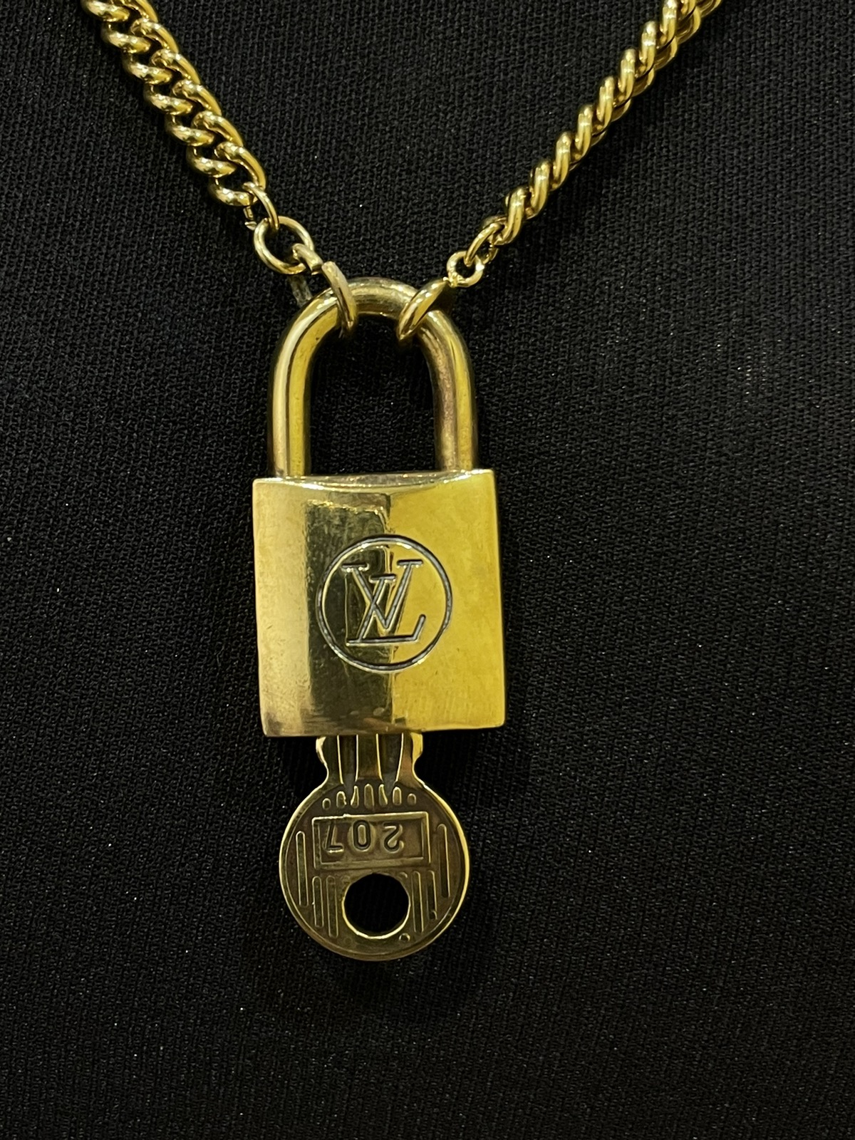 Louis Vuitton vintage padlock/ key / chain gold - 2