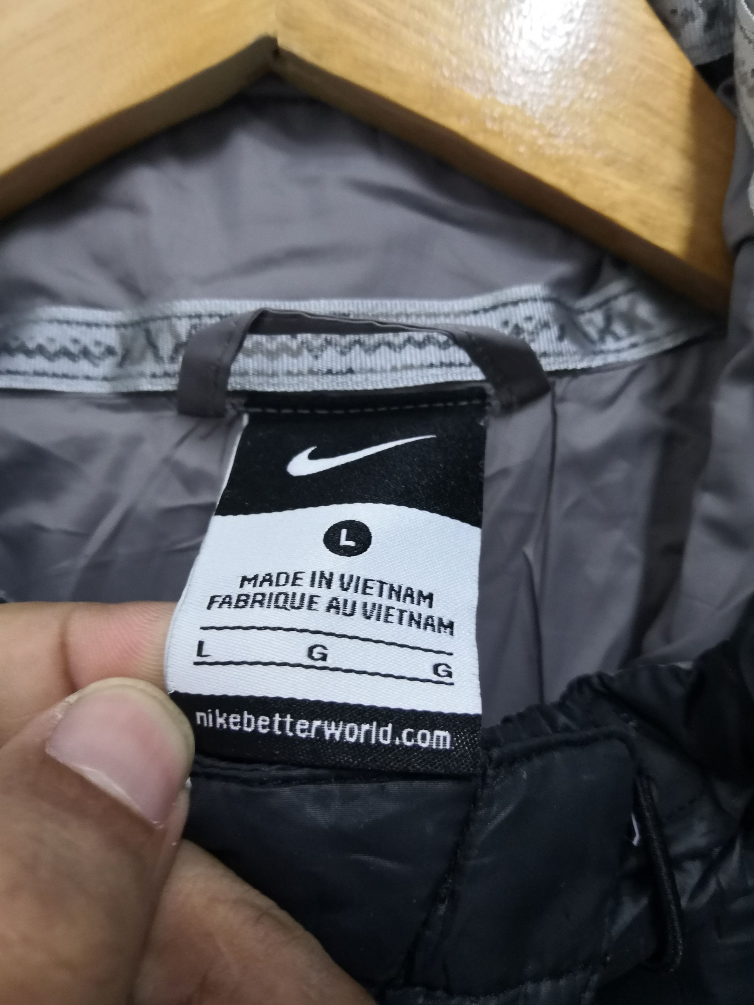 Nike Women Black Zipper Jacket - 6
