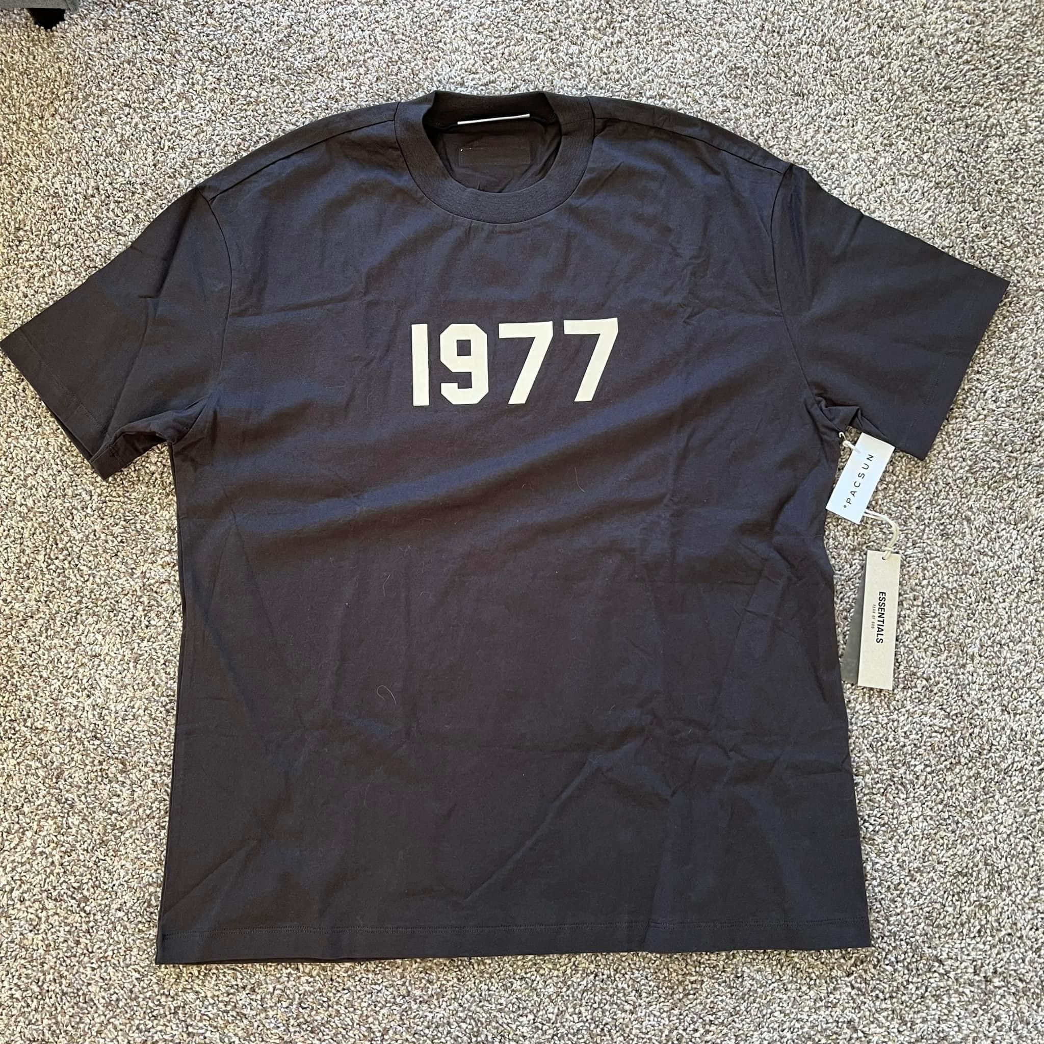 Essentials 1977 Black Iron T-shirt L - 1