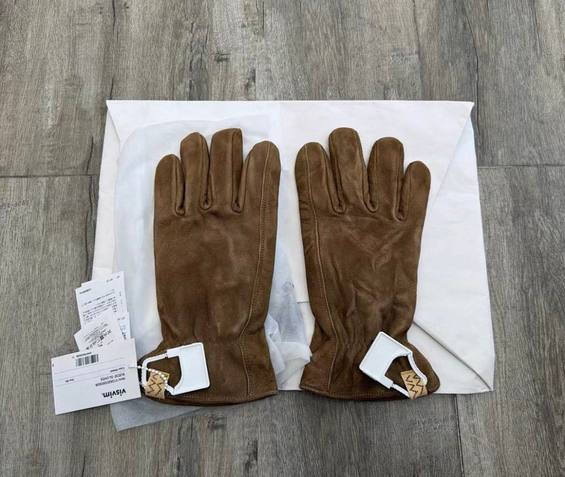 VISVIM 24AW SUEDE GLOVES in khaki - 1