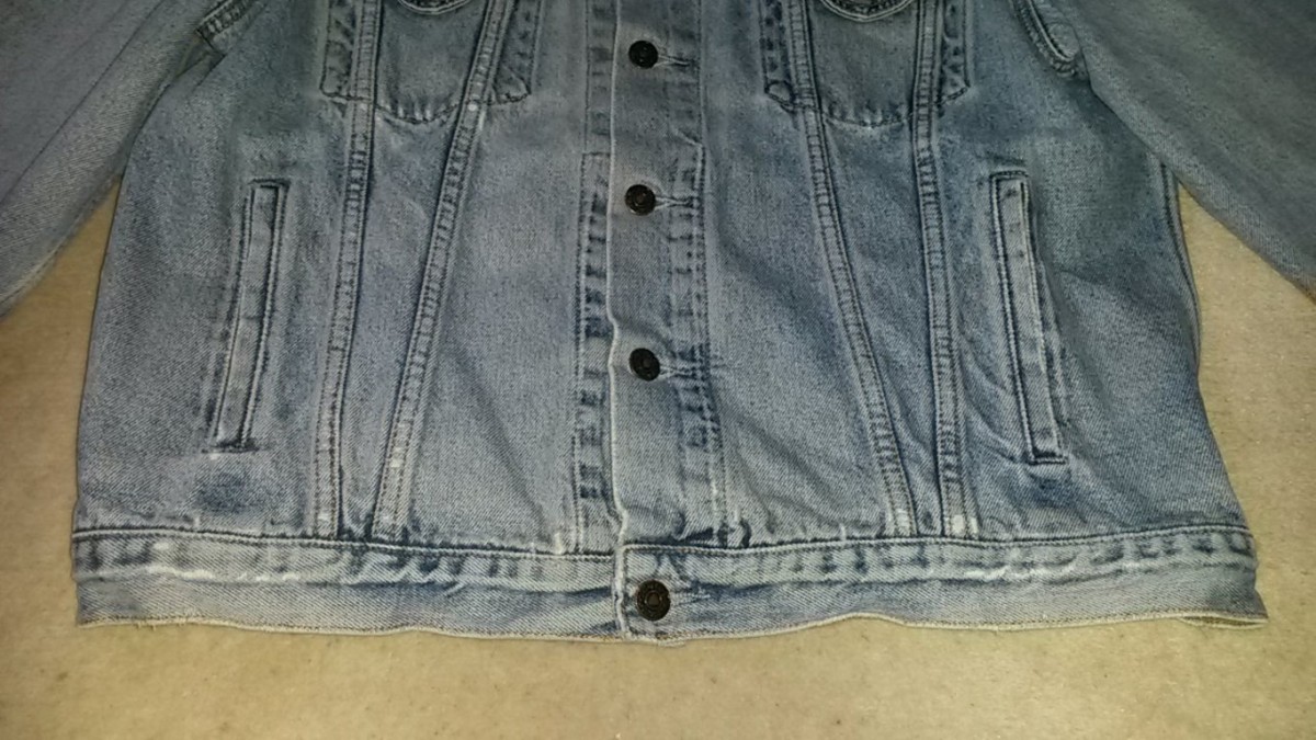 Unique Vintage Distressed Used Light Denim Jacket - 9