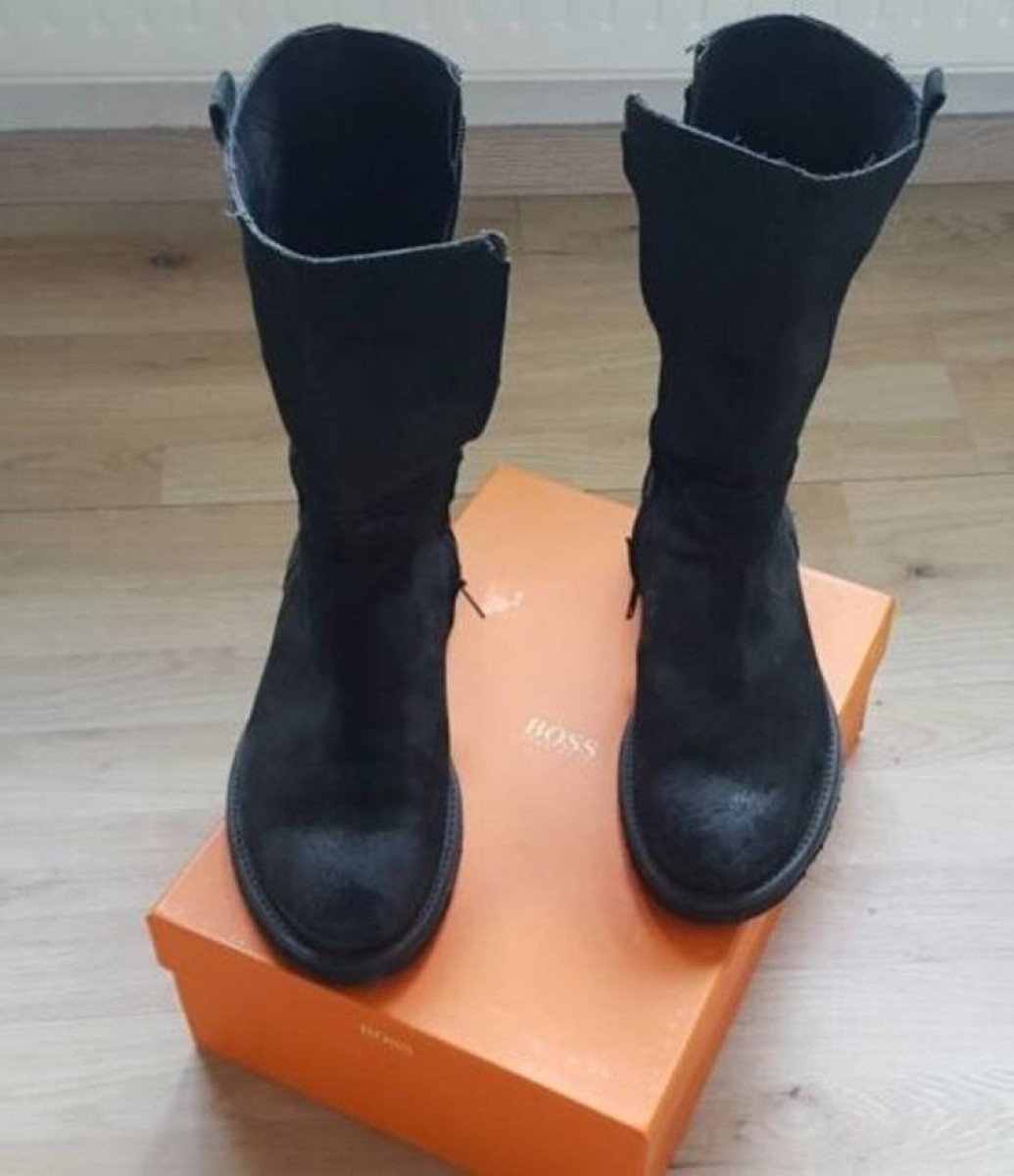 Hugo Boss - US7-US8 Black Suede Chelsea Boots EU40 EU41 US7 US8 - 3
