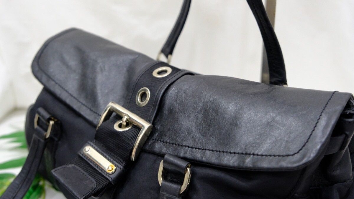 Authentic Black Prada handbag leather and nylon - 4