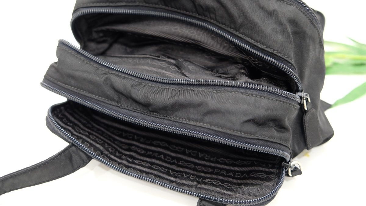 vintage Prada cosmetic/travel bag Black nylon - 9