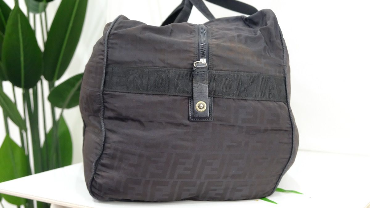Authentic vintage Fendi black zucca travel bag large saiz - 4