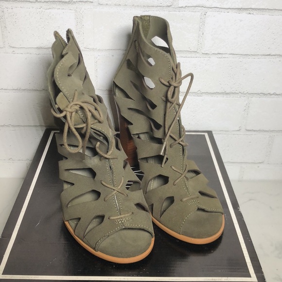 Mia Ira Olive Suede Lace-Up Gladiator Sandals - 6