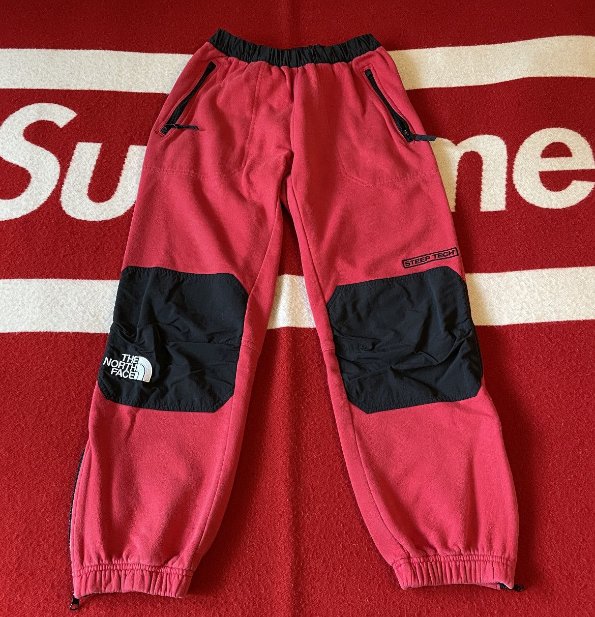 Supreme x TNF - Steep Tech Sweatpants F/W16 2016 Red - 1