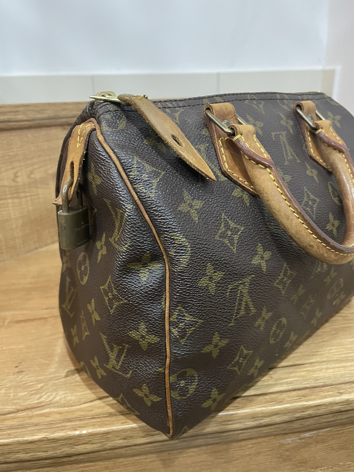 Authentic LOUIS VUITTON Speedy 25 - 6