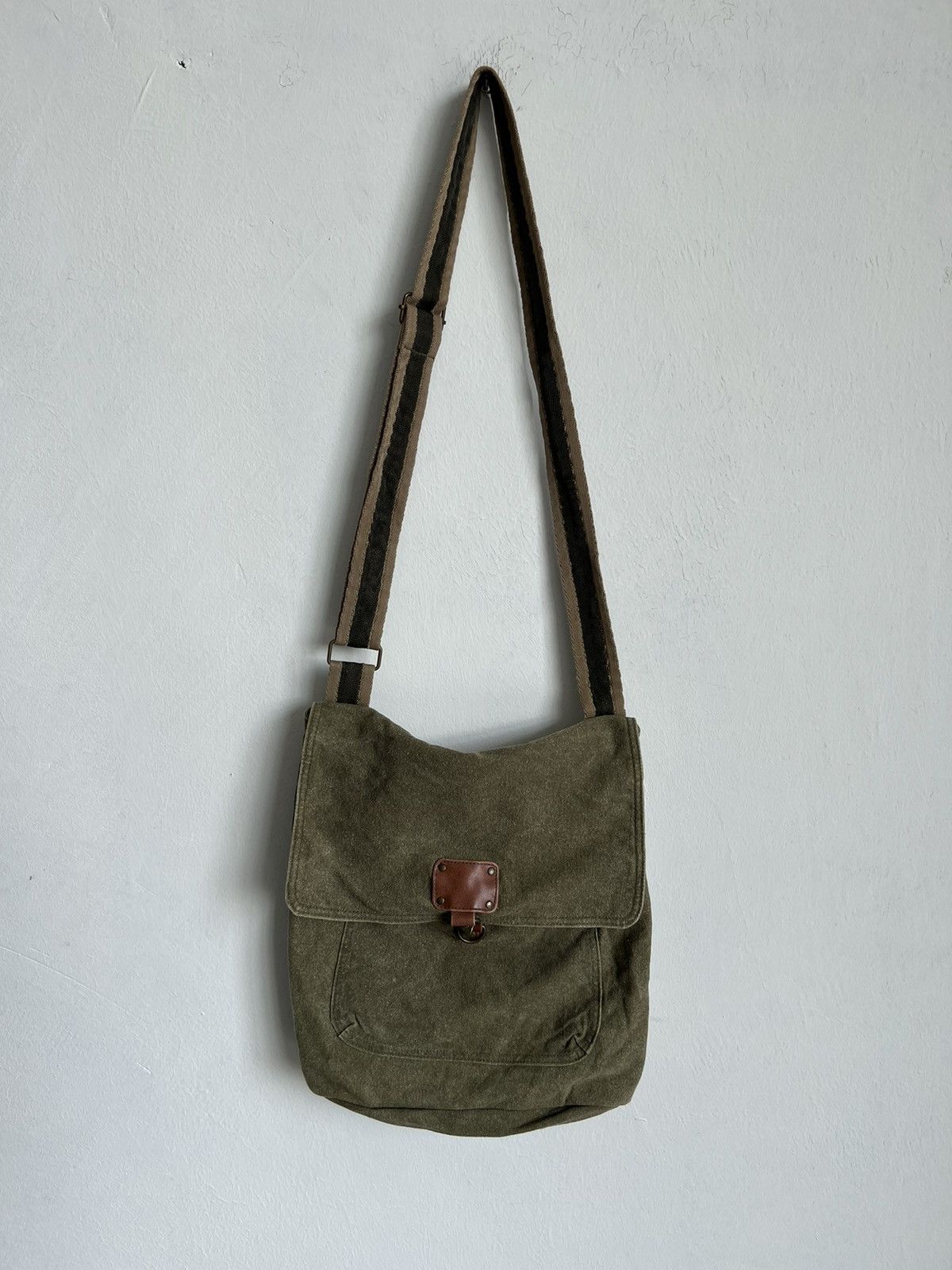 Outdoor Life - Army Style Sling Bag - 1