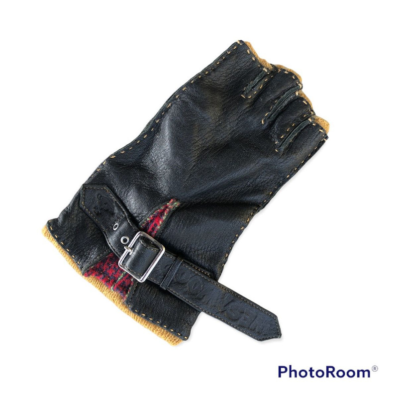 Single Piece of Vivienne Westwood Gloves - 1