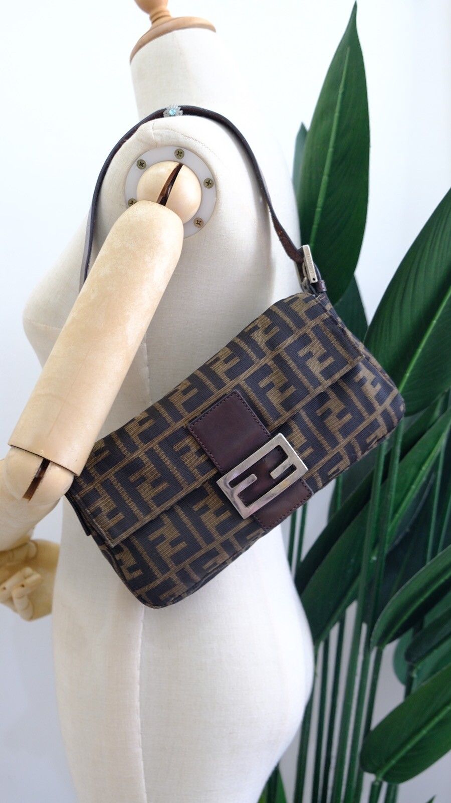 Authentic vintage Fendi baguette handbag. - 1