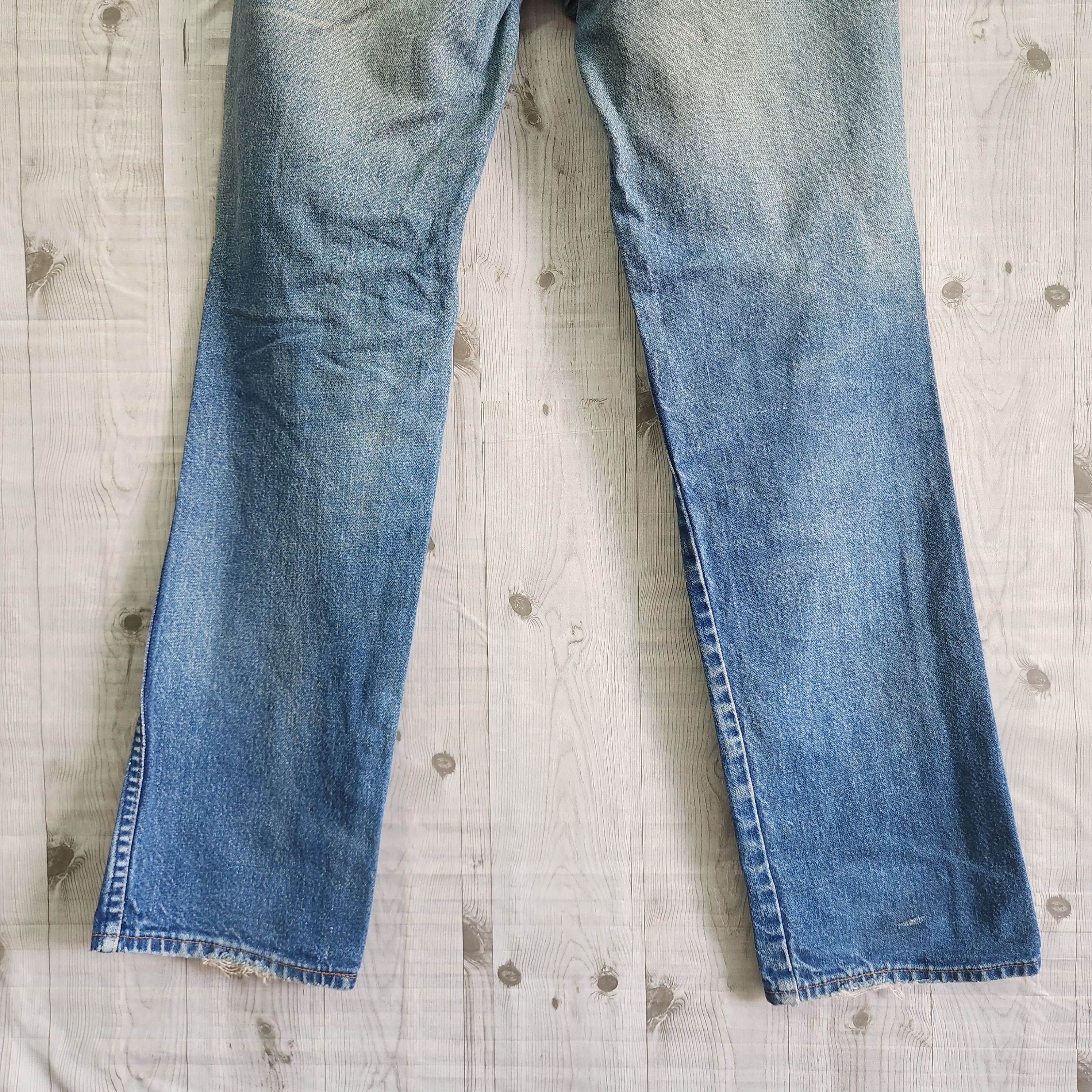 Distressed Denim Wrangler Straight Cut - 8