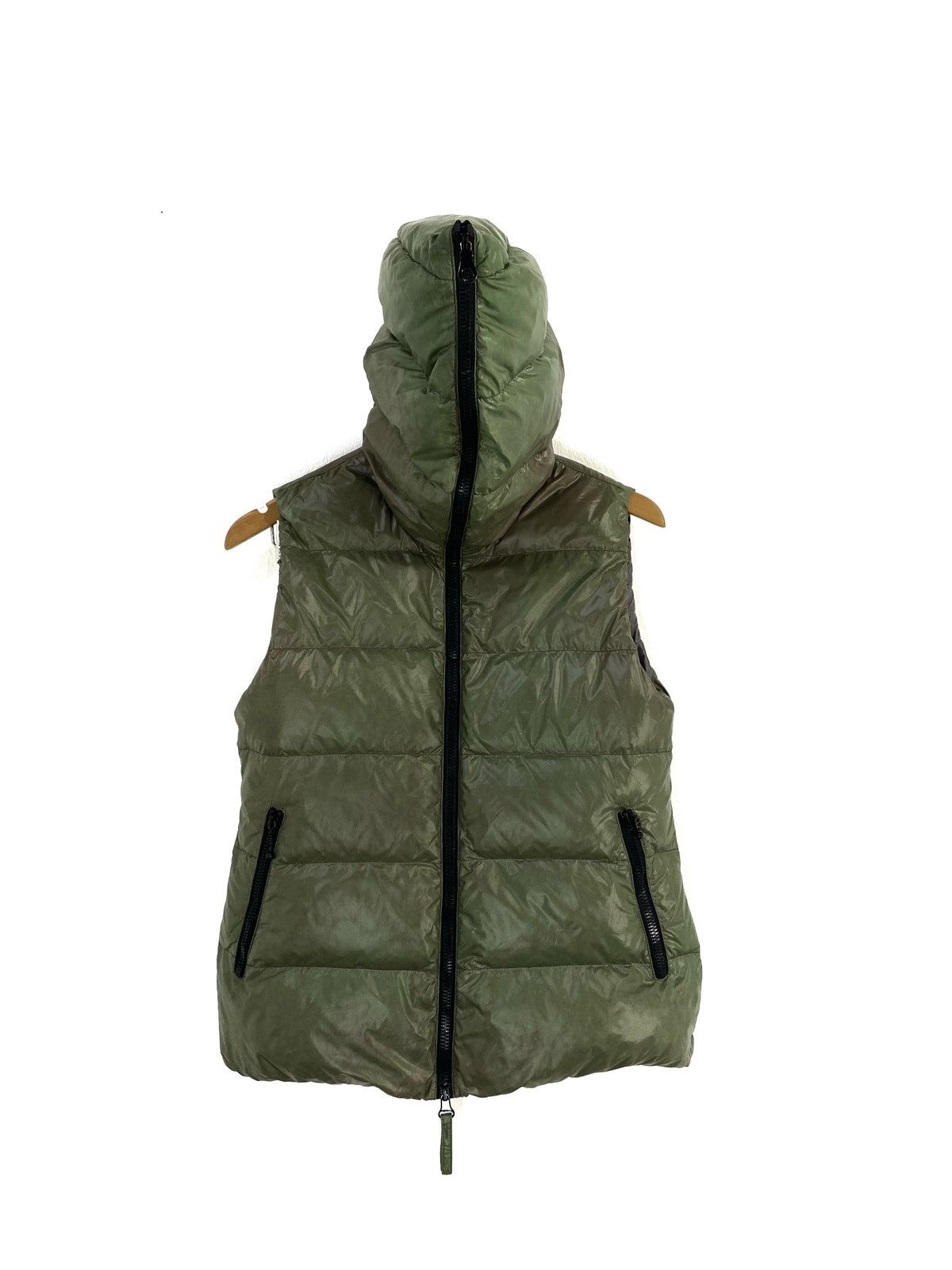 Duvetica Hooded Febe Sleeveless Down Vest puffer Vest Design - 1