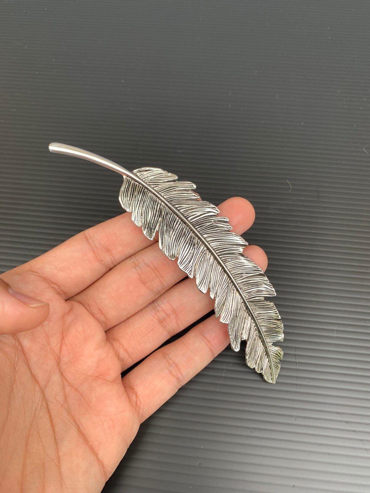 Vintage - Clip Paris Silver Leaf Feather Hair Clip Goros style - 1