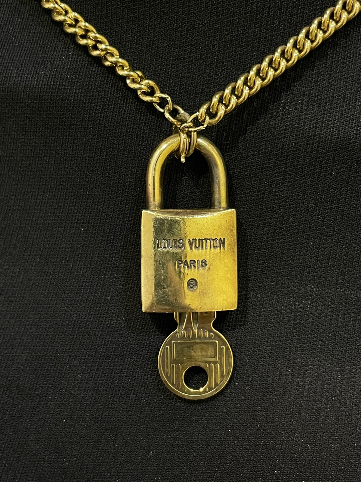 Louis Vuitton vintage padlock/ key / chain gold - 4