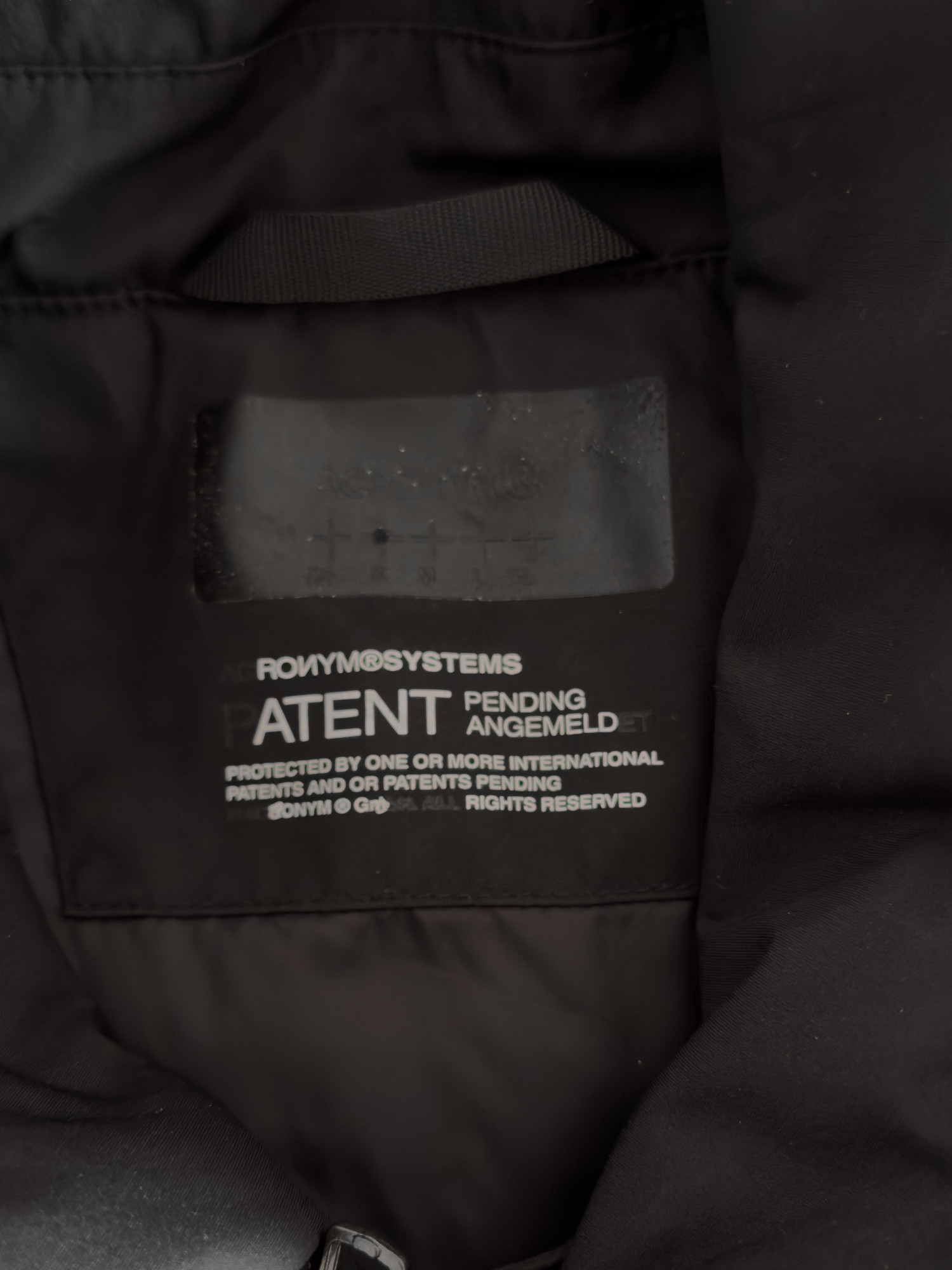 ACRONYM J68-PL | emptform | REVERSIBLE