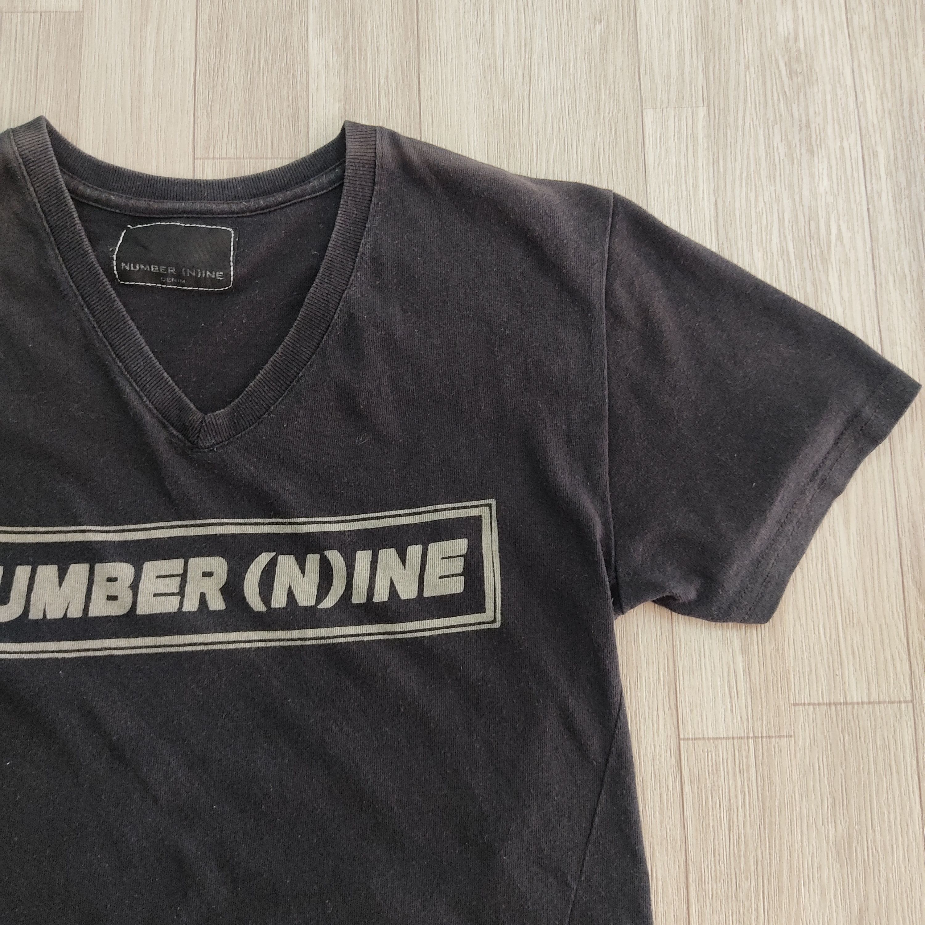 Number (N)ine Denim SpellOut Box V-neck T-shirt - 7