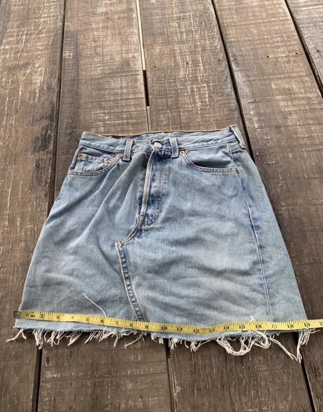 Rare 🔥 Levis 501 distressed mini skirt - 8