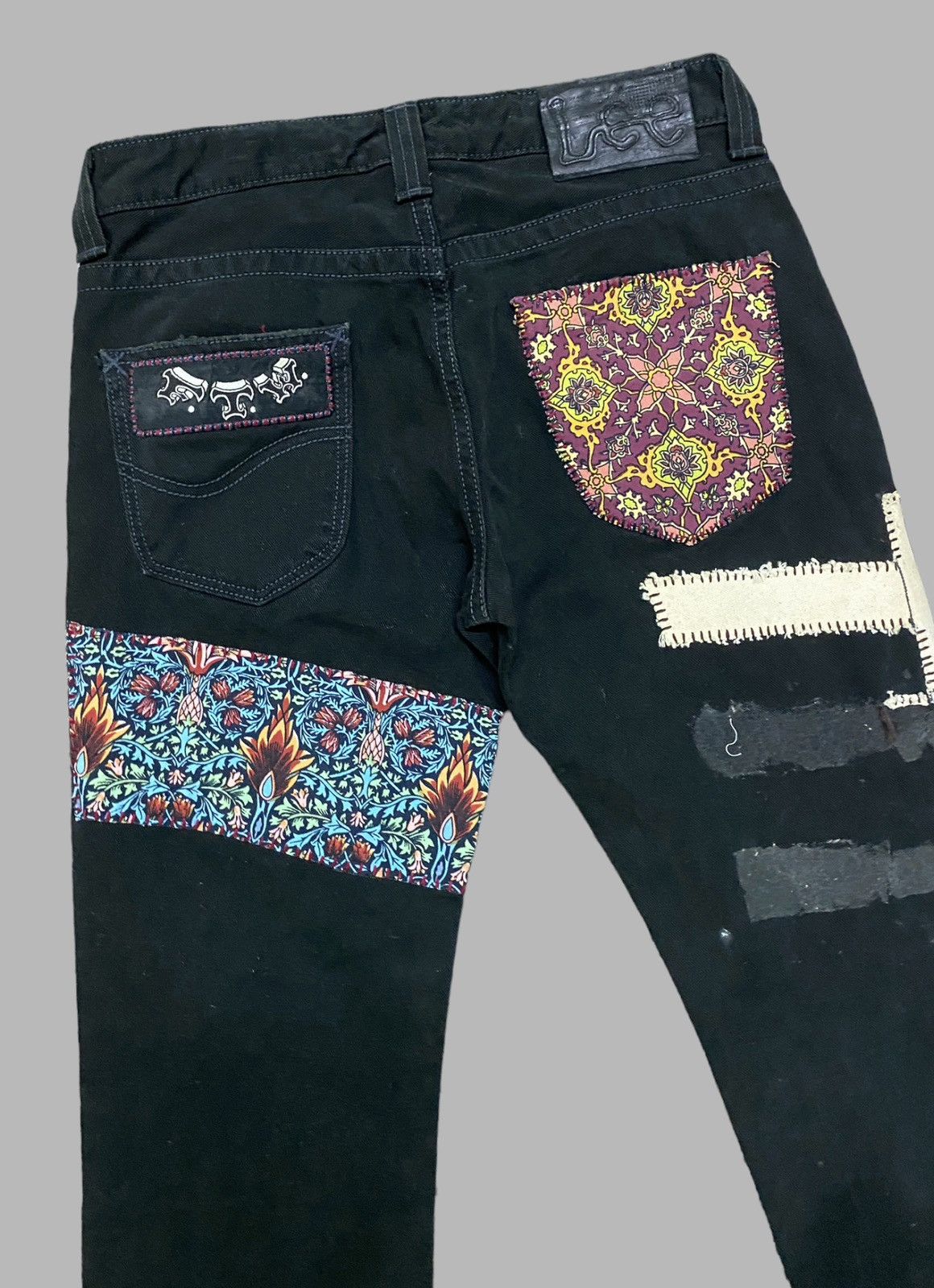 Vintage LEE PATCHES DISTRESSED DENIM - 11