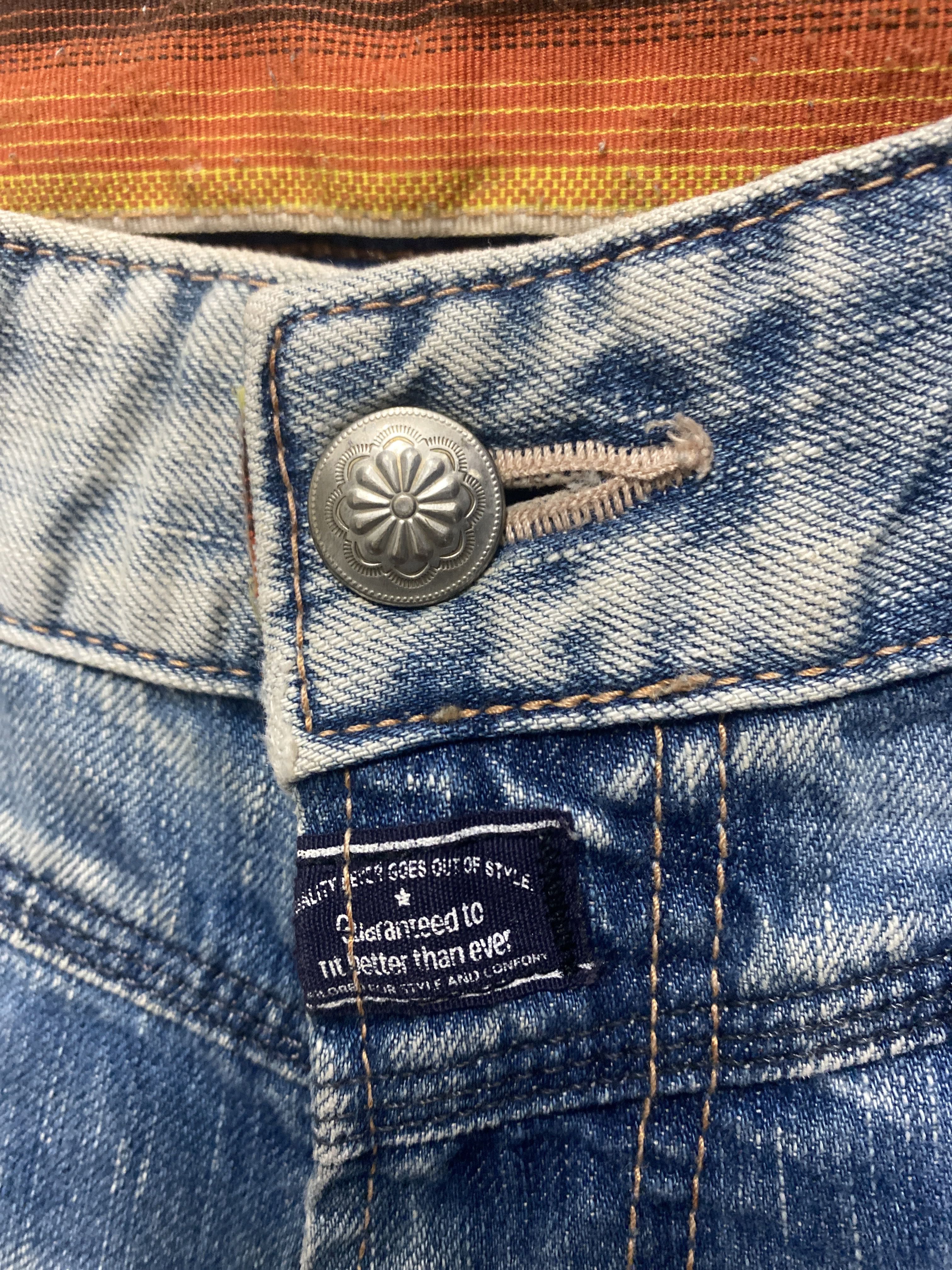 Vintage Distressed Utility Denim Jeans with Cargo Pockets and Contrast Trim - 3