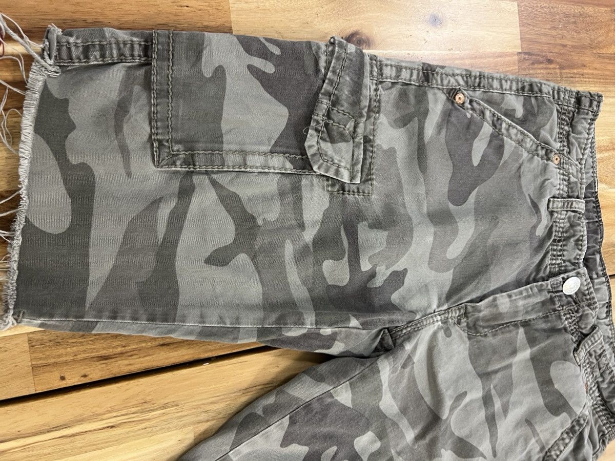 True Religion Army GreenShort Pants - 3