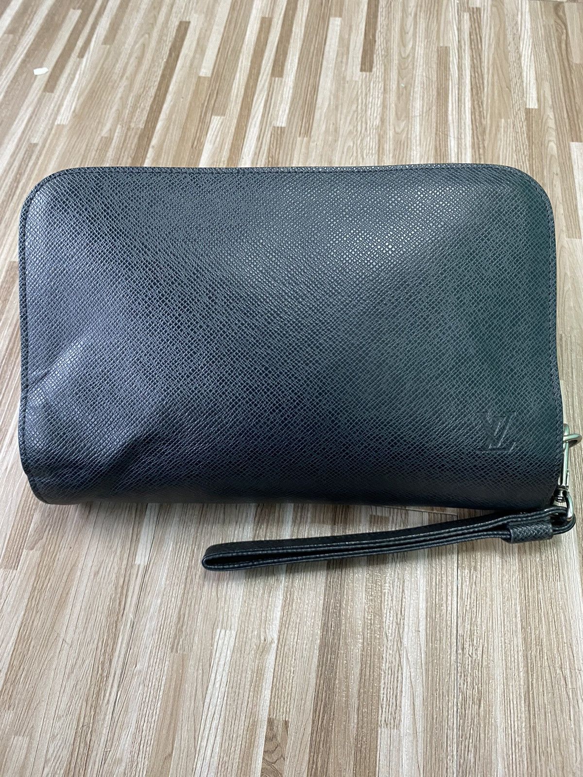 Authentic Louis Vuitton Black Taiga Clutch - 20