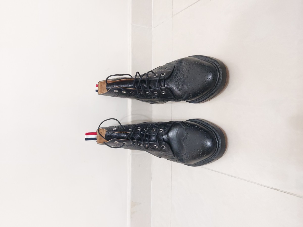 Pebble Grain Leather Wingtip Boots - 2