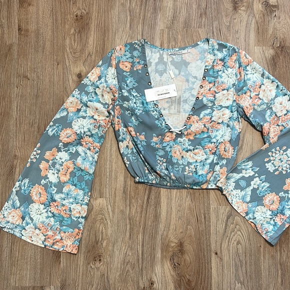 Aila Blue Kewarra Floral Boho Bell Sleeve Cropped Blouse - 2