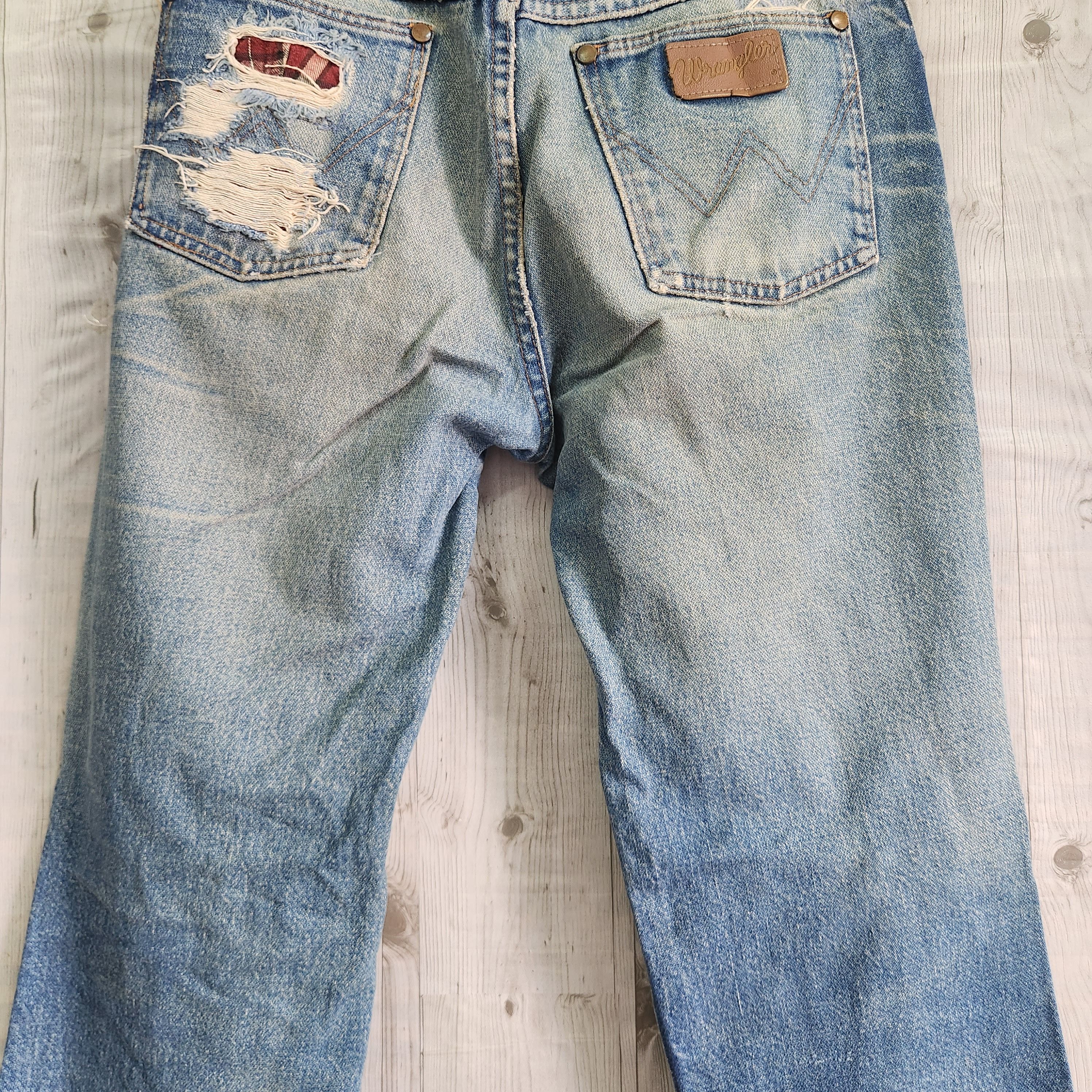 Distressed Denim Wrangler Straight Cut - 9