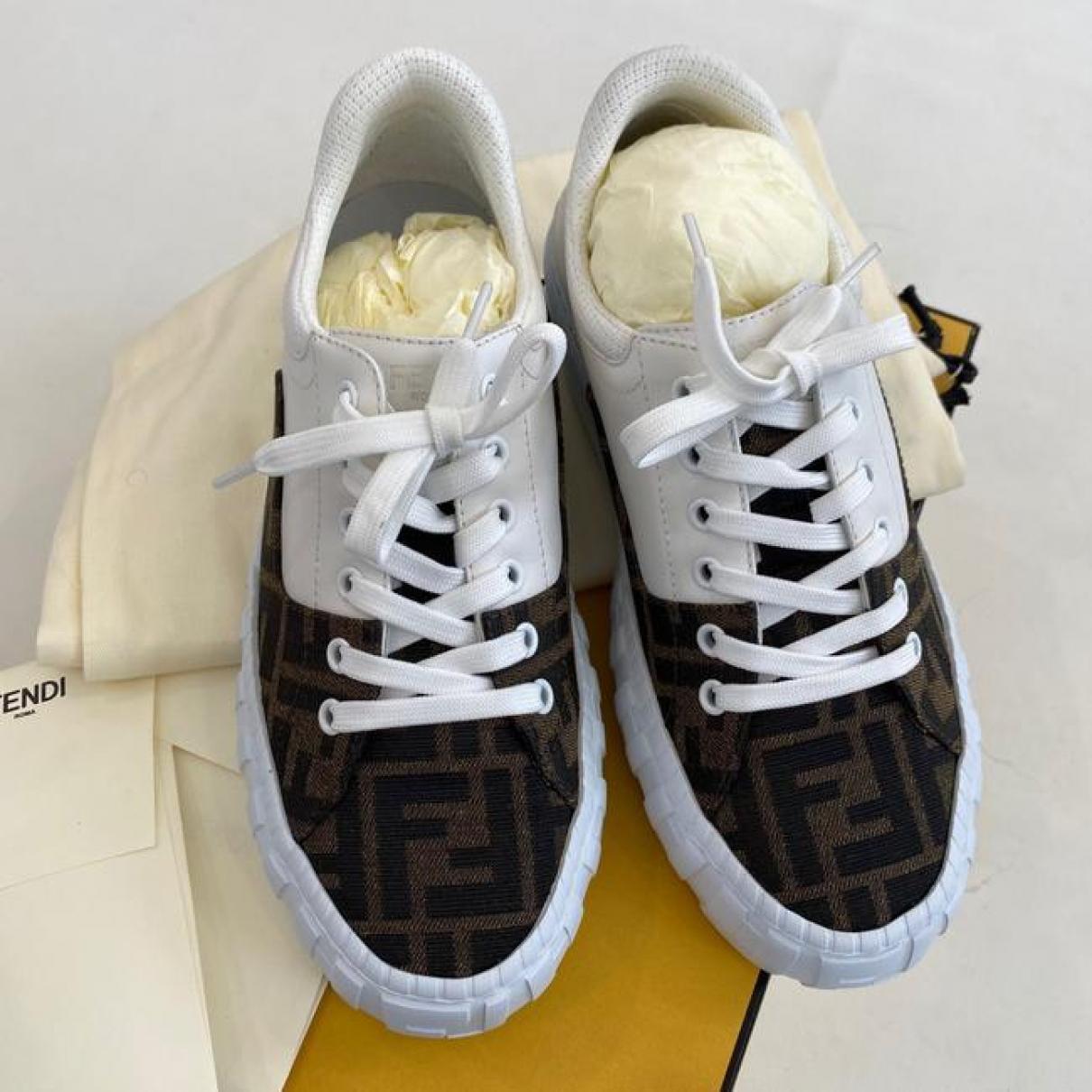 Cloth trainers - 10