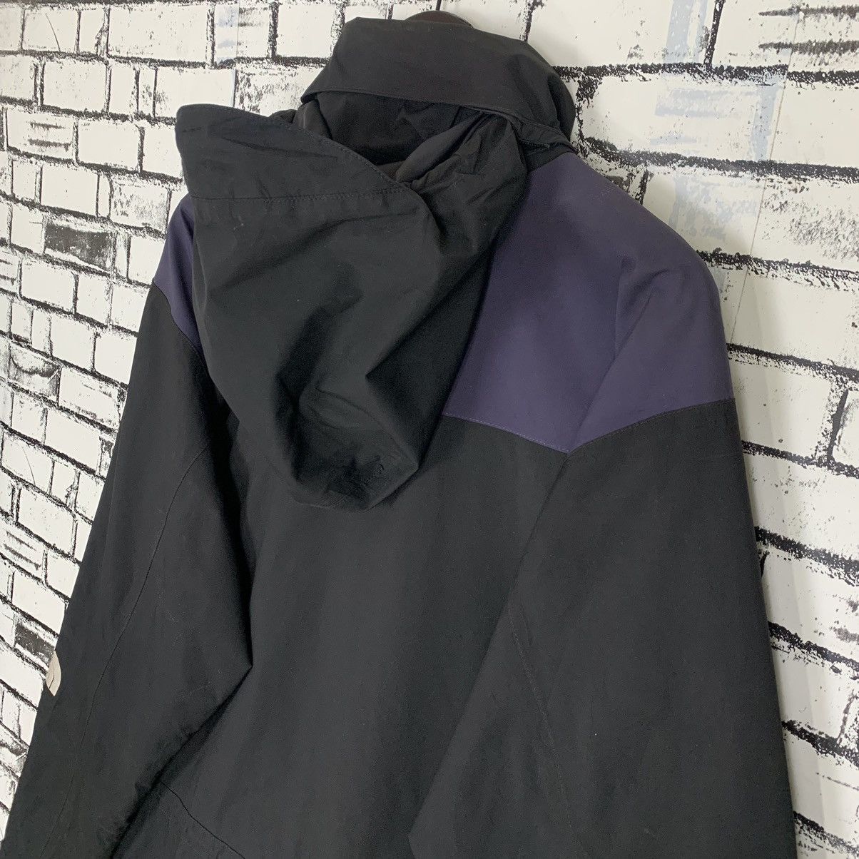 The North Face Outdoor Clothing Windbreaker Jacket - 12