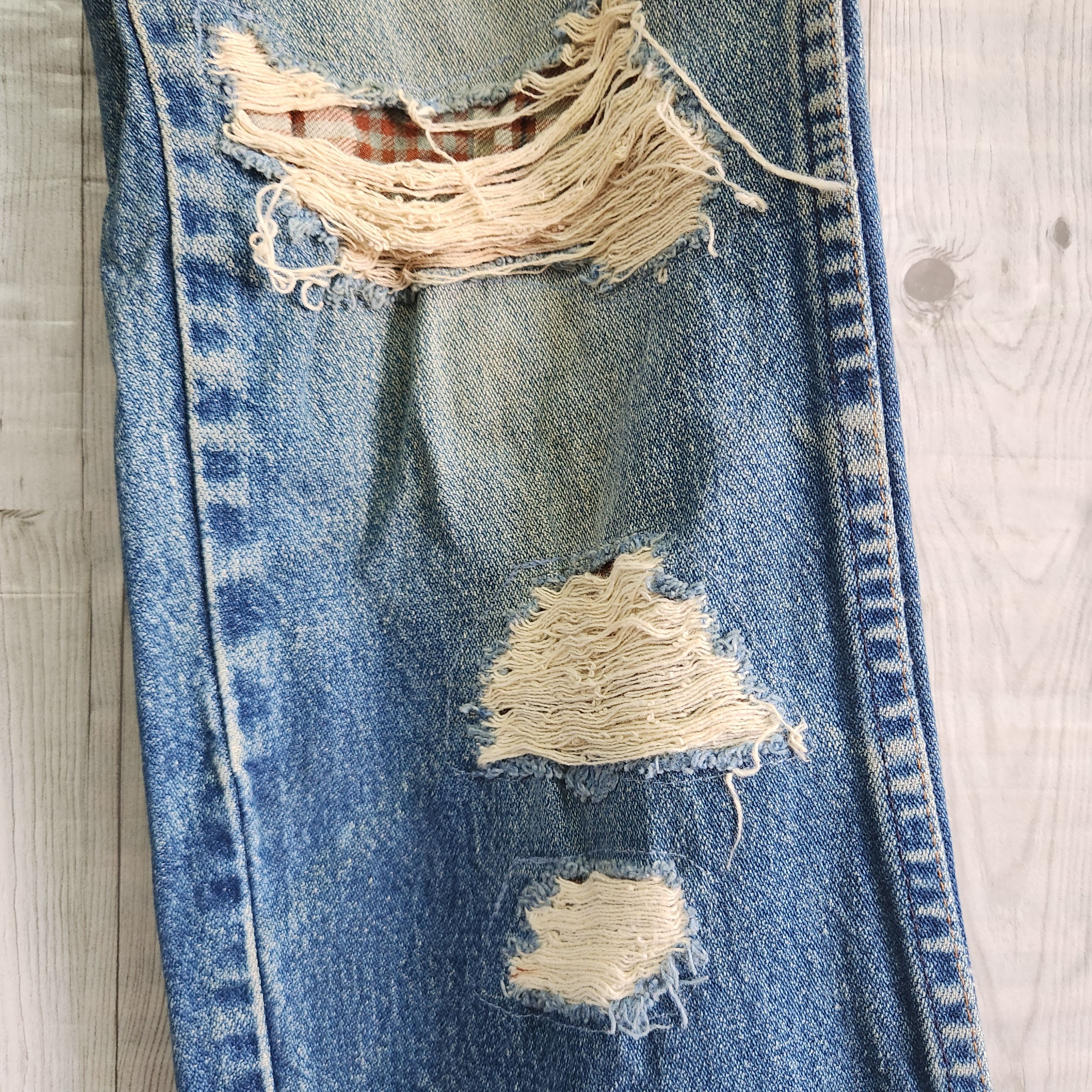 Distressed Denim Wrangler Straight Cut - 16