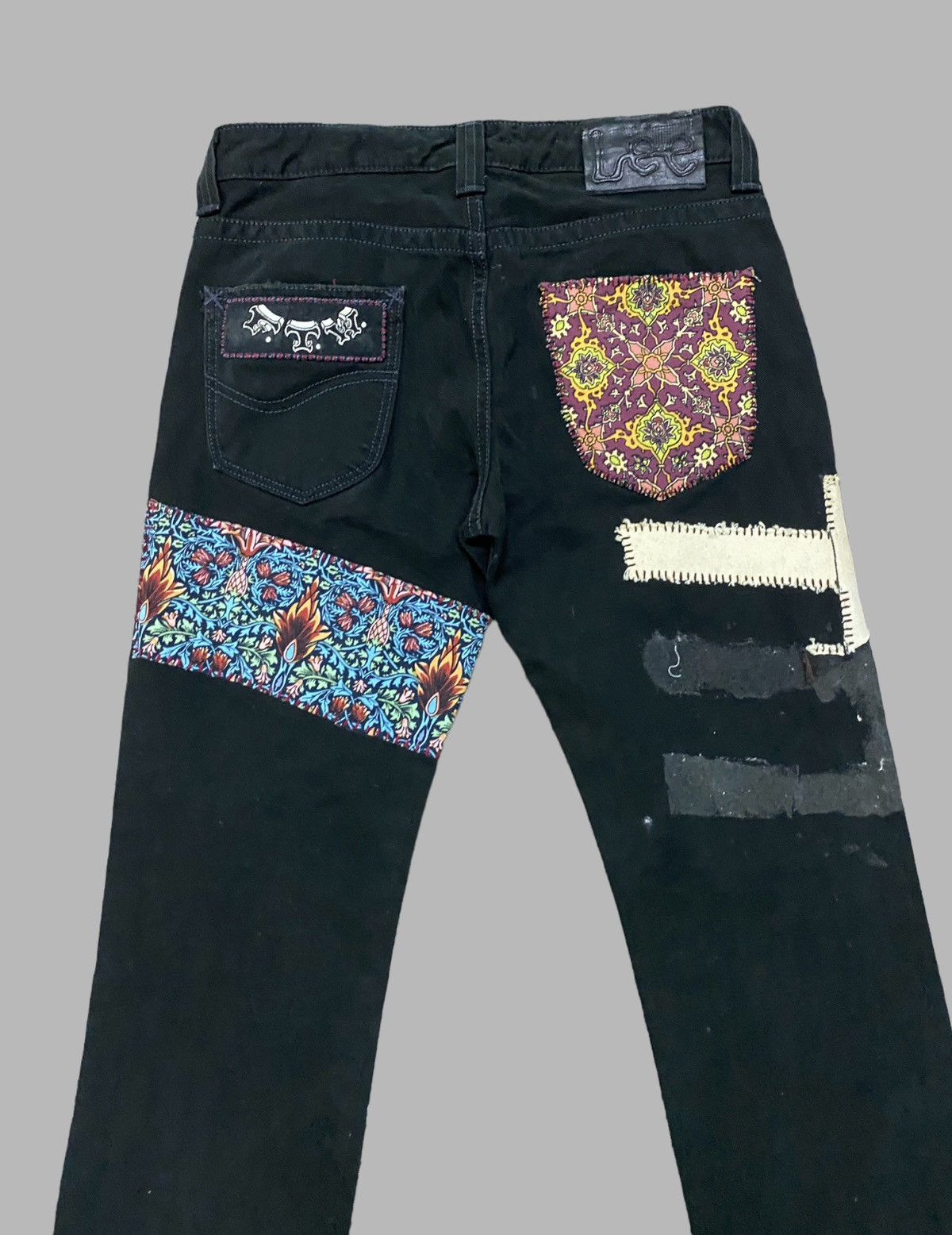 Vintage LEE PATCHES DISTRESSED DENIM - 9