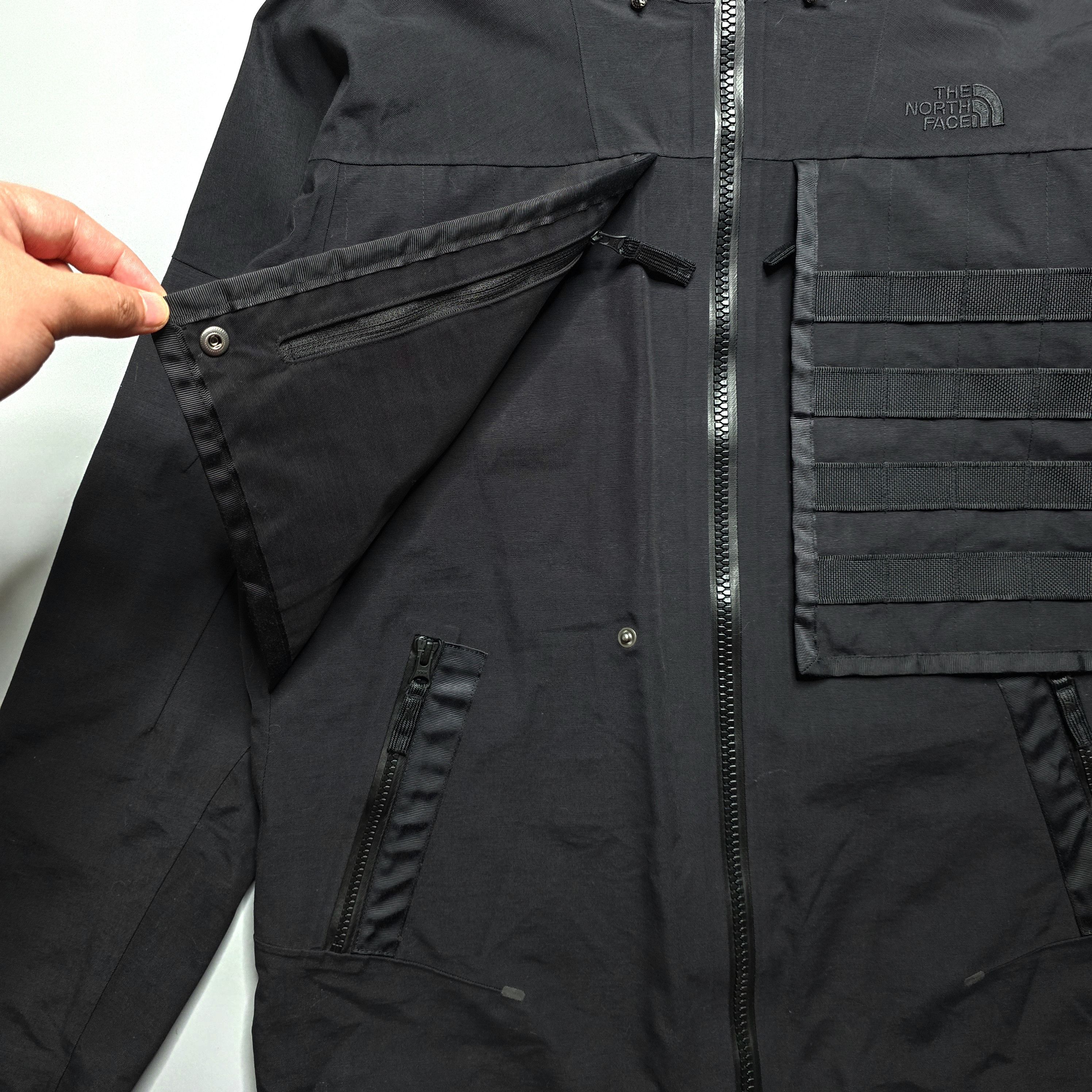 TNF Black Series - Urban Exploration Gear Pocket Tech Jacket - 5
