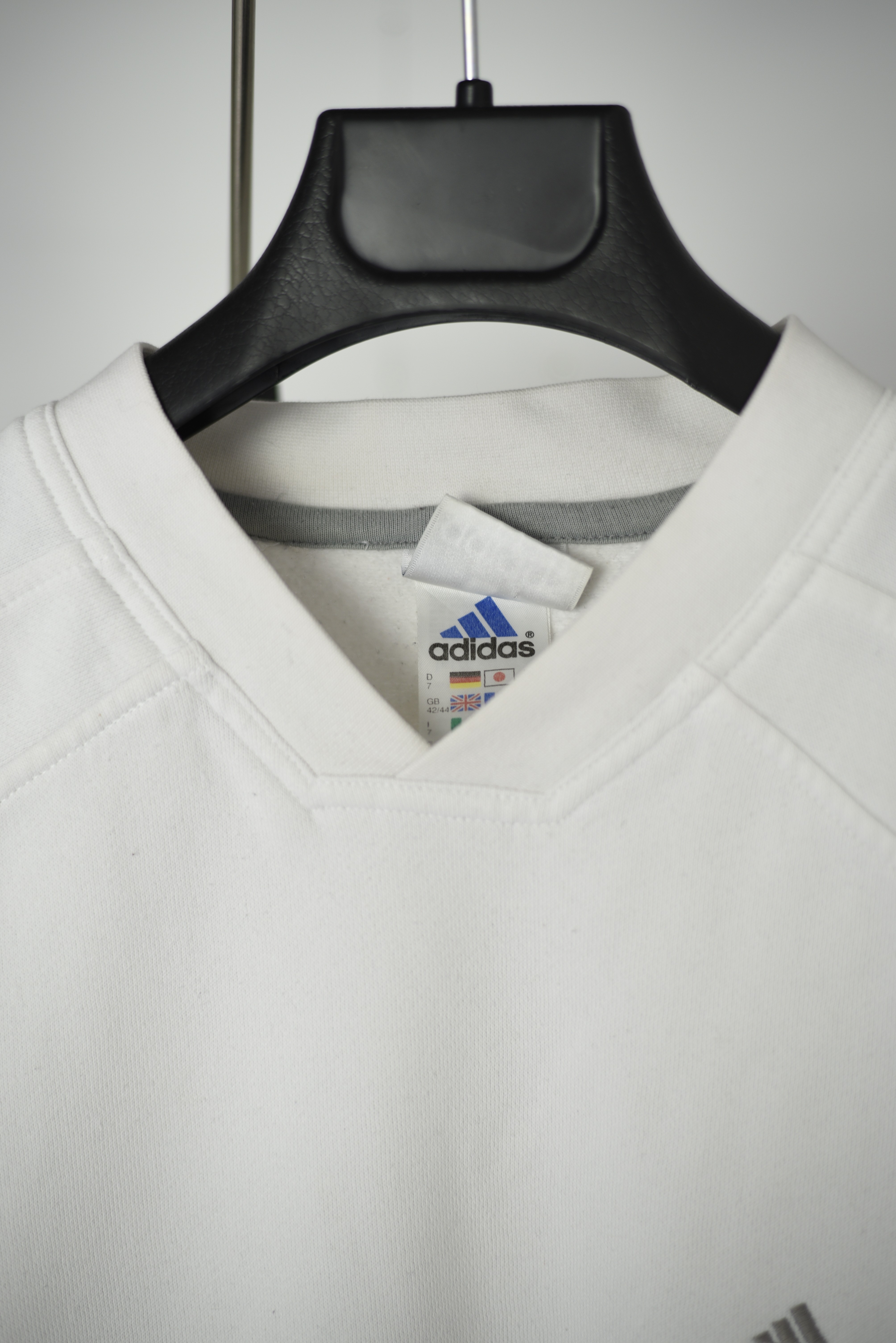 Vintage V-neck - 3