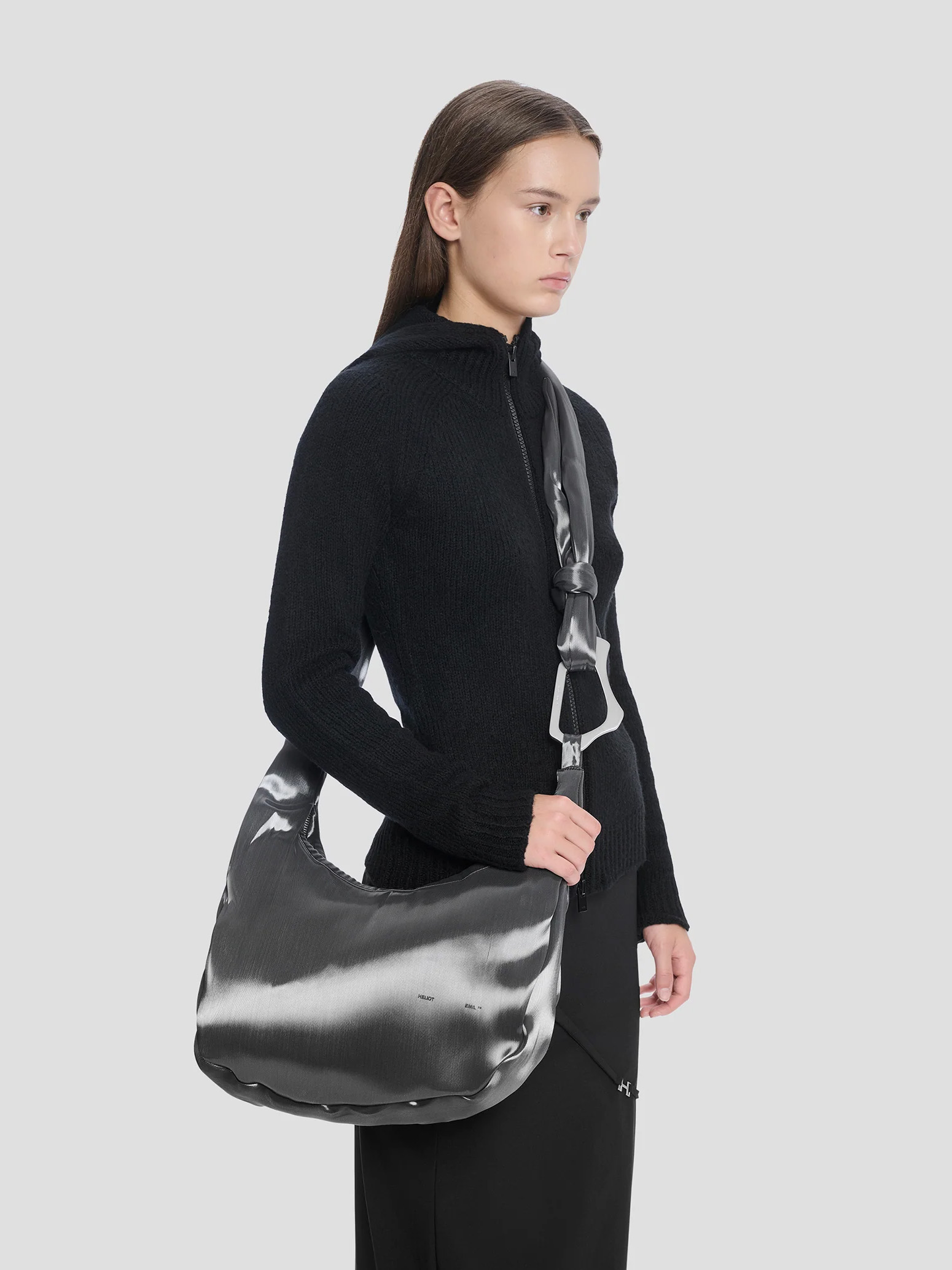 バッグ heliot emil LIQUID L ATTACHE TOTE HELIOT EMIL ++ AW23 'CONNECTED FORMS' PADDED NYLON BAGS
