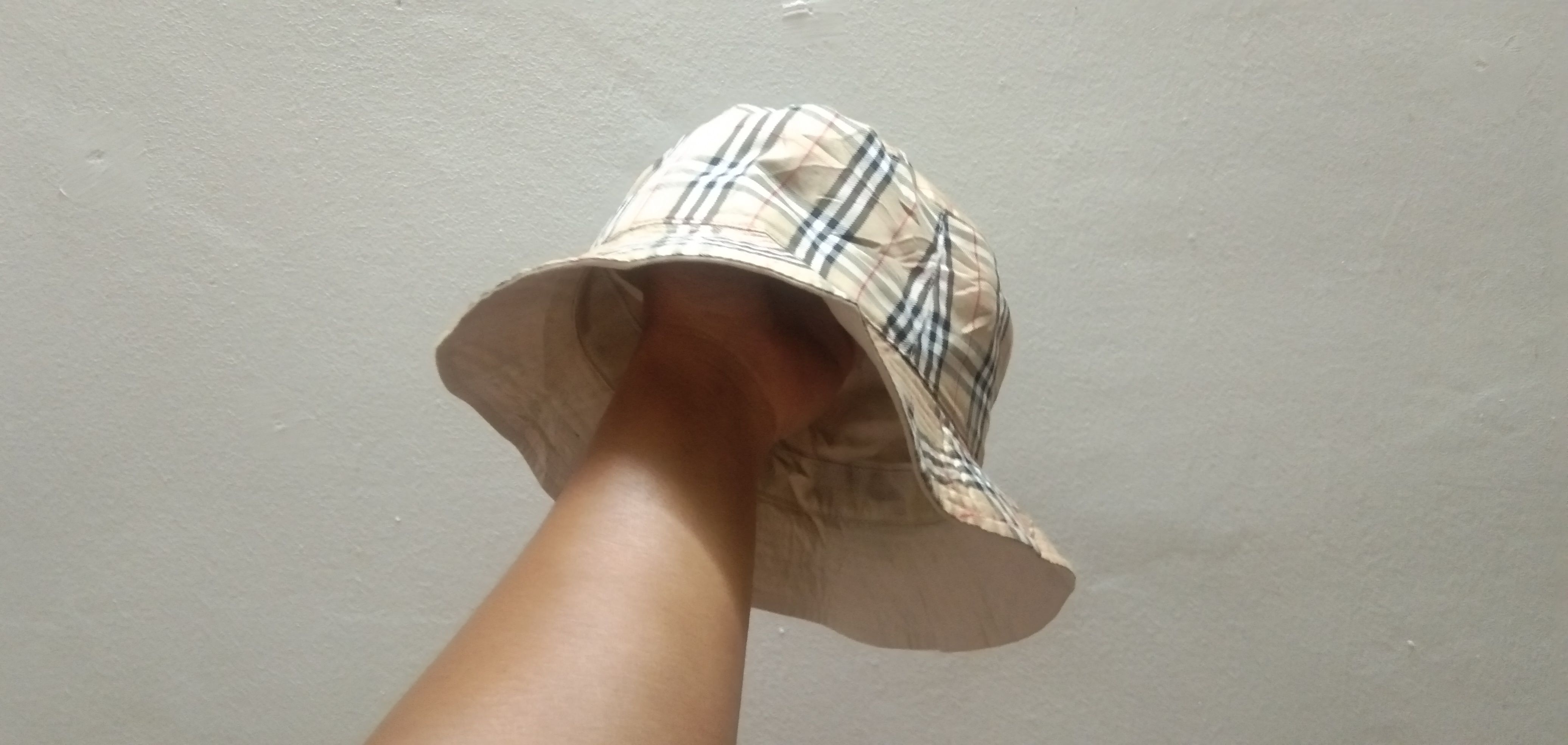 BURBERRY REVERSIBLE HAT - 1