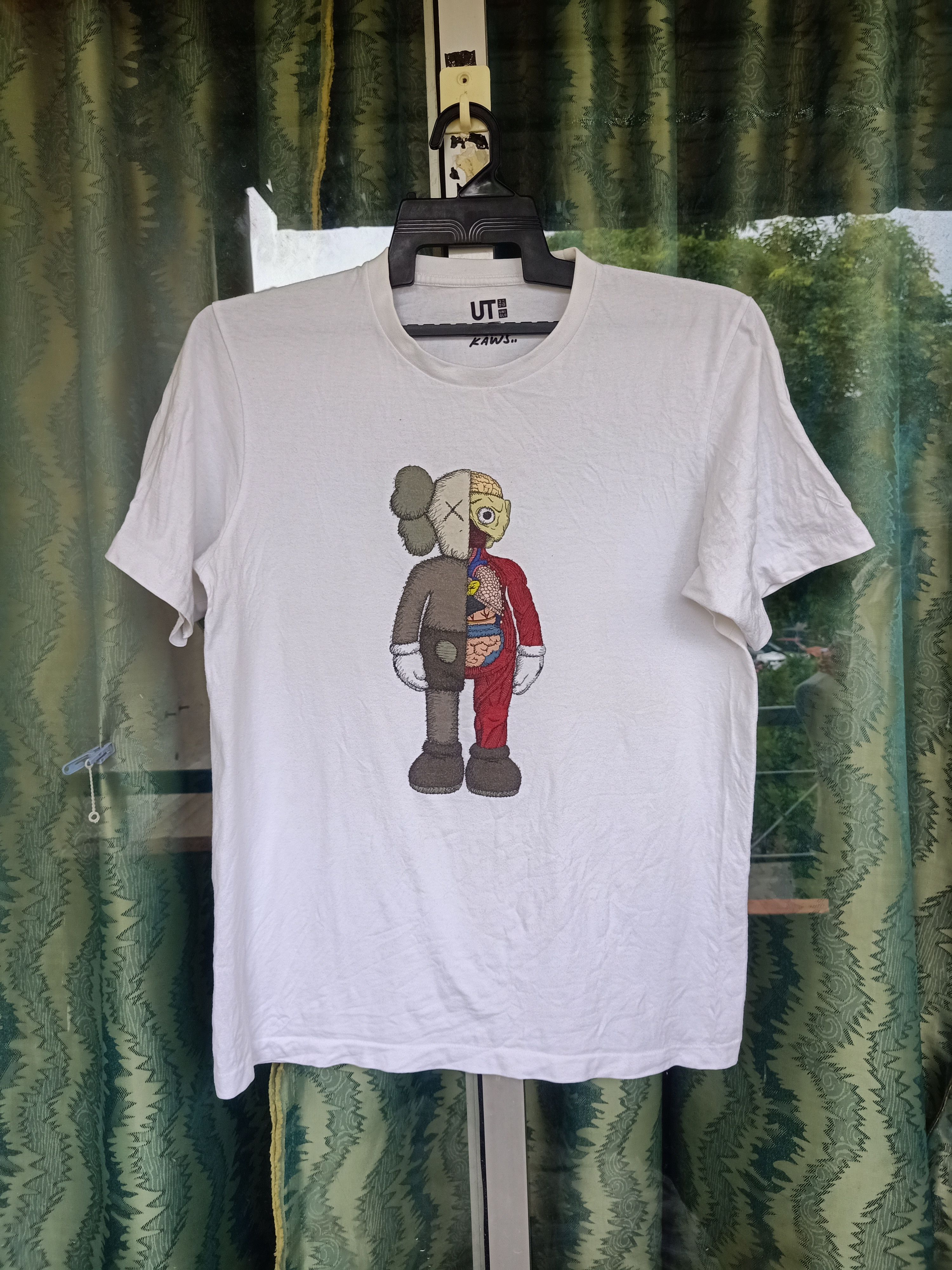 Uniqlo kaws - 1