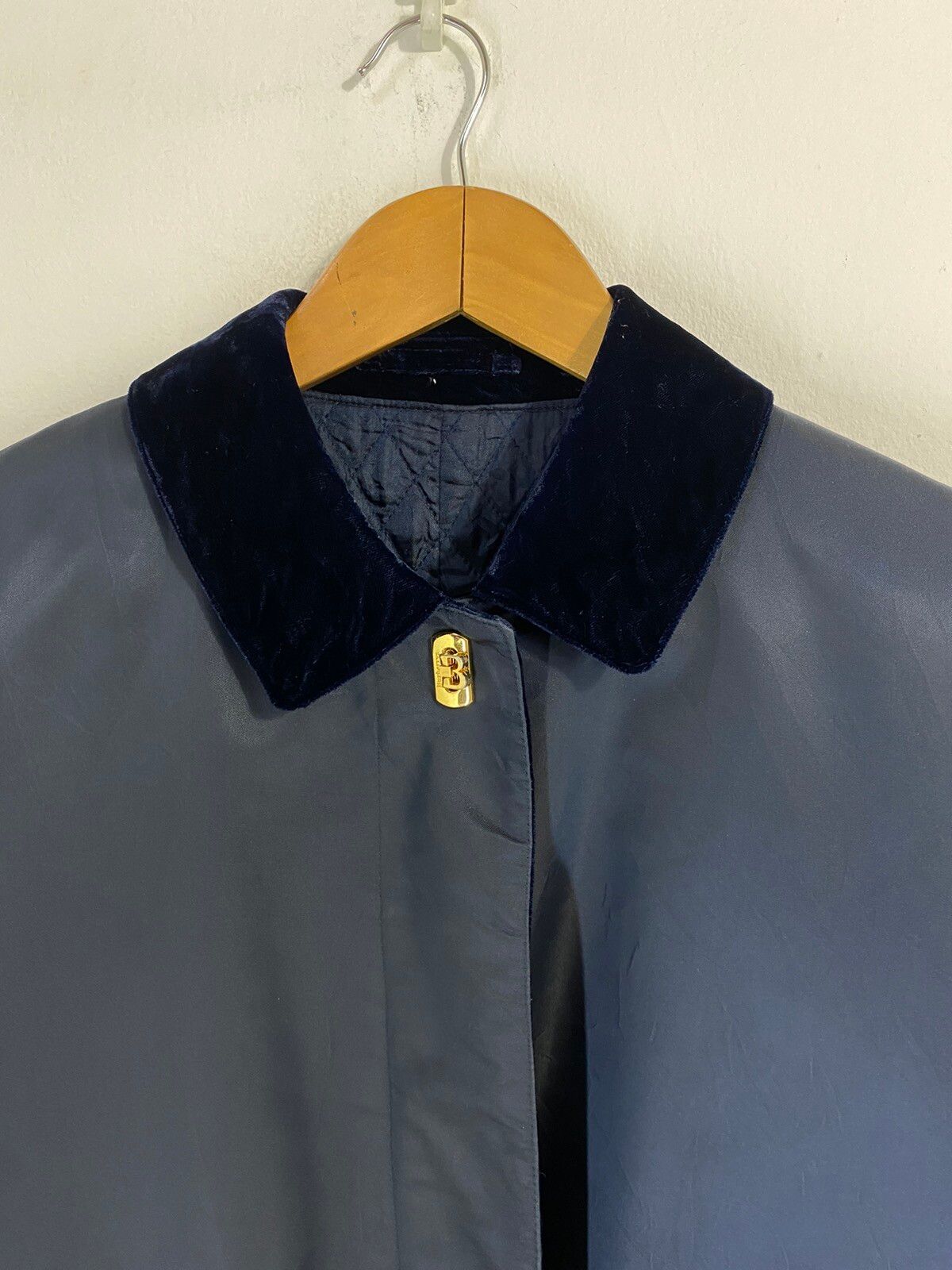 Burberry Long Jacket Velvet Collar Design - 3