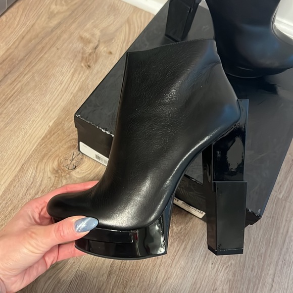 Dolce Vita Ori Black Leather Stacked Platform Booties - 5