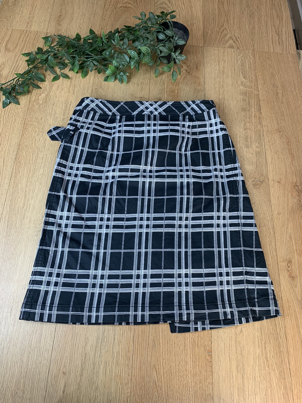 Burberry mini skirts nice design - 2