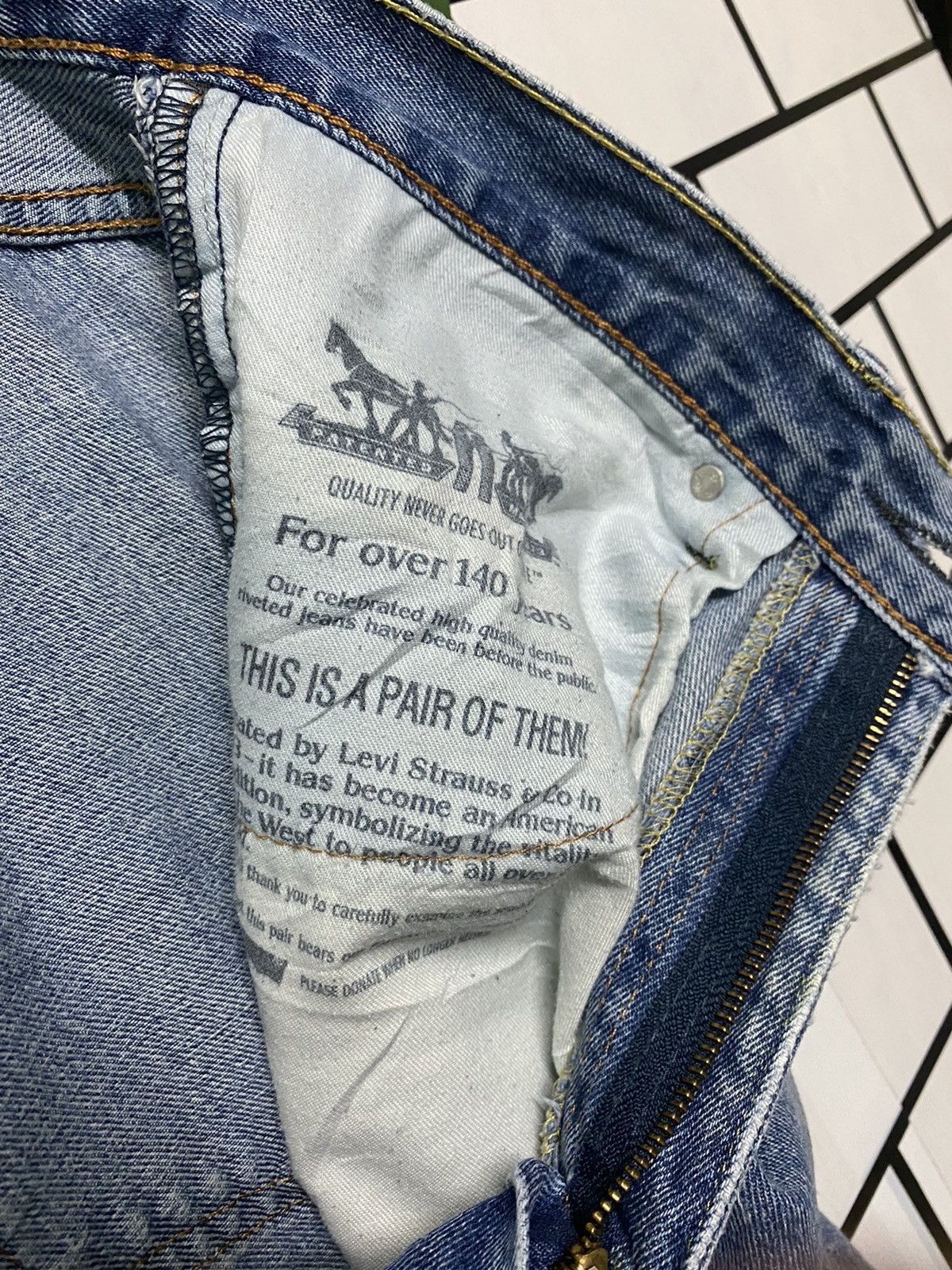 Vintage Levis Blue Jeans -L25 - 18