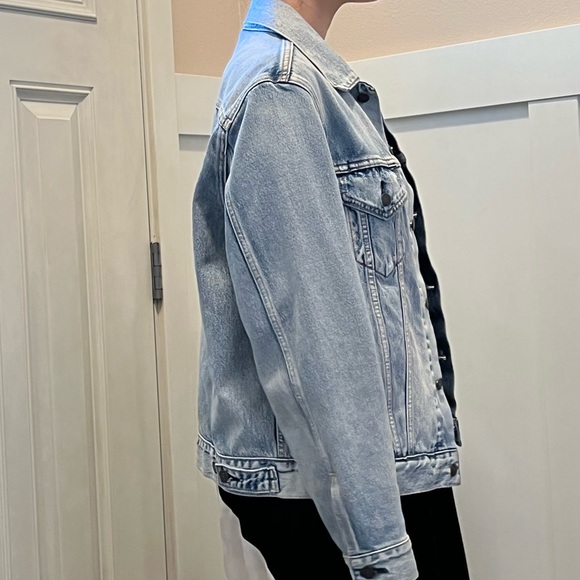 Levi’s Denim Jacket Oversized Light Wash ex boyfriend trucker - 4